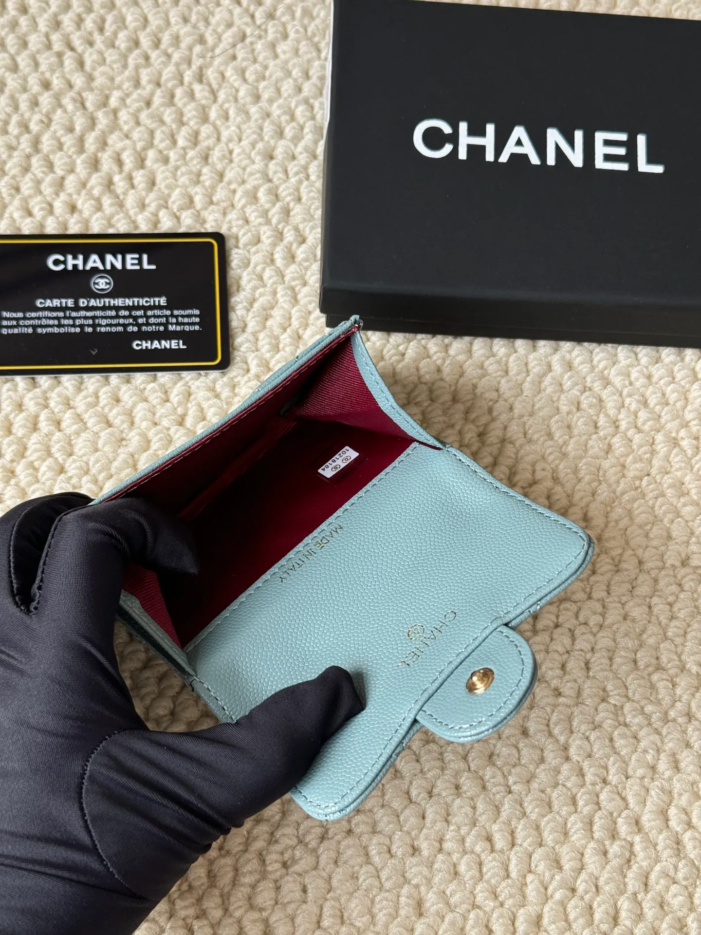 💰120 Style number: AP458chanel The most classic card holder, coin purse, Chanel classic flap card holder. Caviar cowhide, card holder and coin purse in one, with slip pocket on the back. Size: 7.5 × 11.3 × 2.1 cm