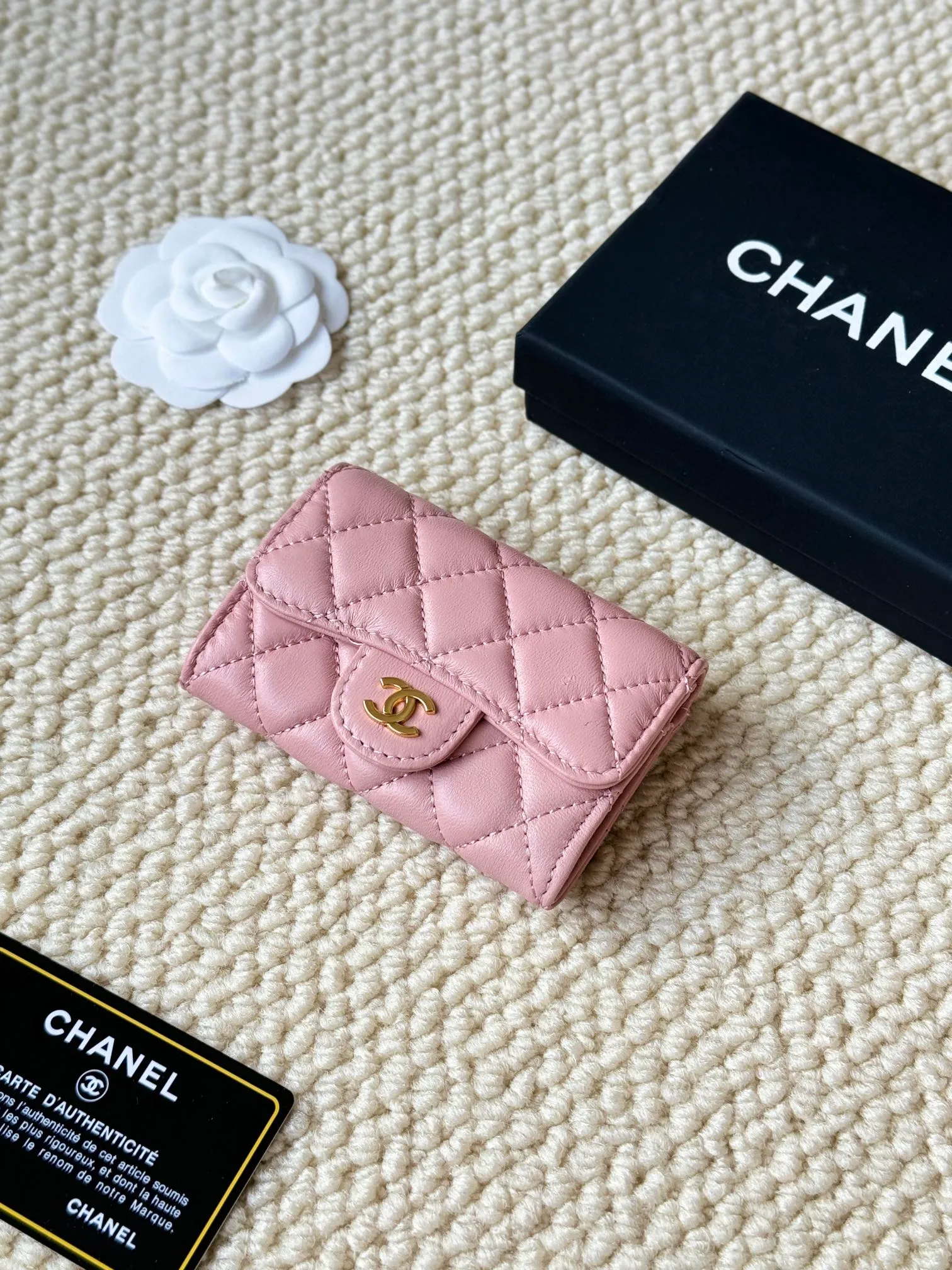 💰120 chanel lambskin model number: AP458 The most classic card holder, coin purse, Chanel classic flap card holder. Sheepskin series card holder and coin purse in one, with slip pocket on the back. Size: 7.5 × 11.3 × 2.1 cm
