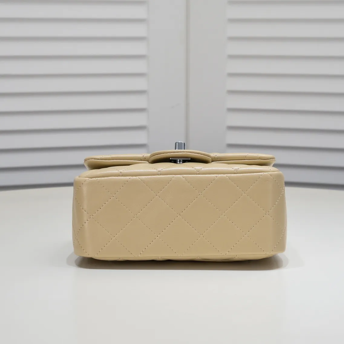💰310￥Apricot Chanel🔺🚴🏼💸Choose high-quality sheepskin🌺Original split version to create one to one 💯The hand feel is first-class, 🌲The camera-shaped inspired design fully embodies perfection! [Qiang] [Qiang] Integrates art and practicality, [Ladybug] Gorgeous and low-key plump 💯📨📨Classic is irresistible, ♒ You have to receive it to understand ✈✈🍭🍭Insist on high quality and low price🐟🐟, model number: 1115, size: 17.5*13*5 cm