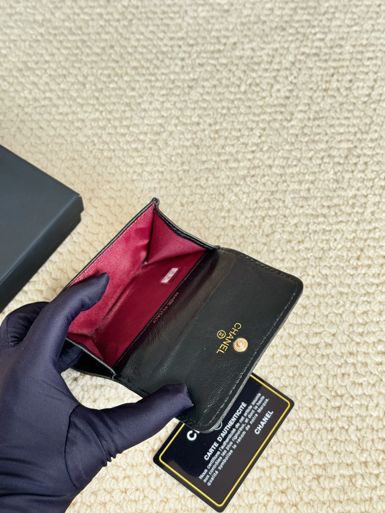 💰130 model number AP3610ACHANEL new flap coin purse. This year’s latest logo is paired with rhombus, lambskin and retro hardware... This card holder has a large capacity. It can hold about 1,000 yuan at a 20% discount of 100 yuan, and it can also hold 2.3 cards, which is very practical! Size 11*8.5*3cm