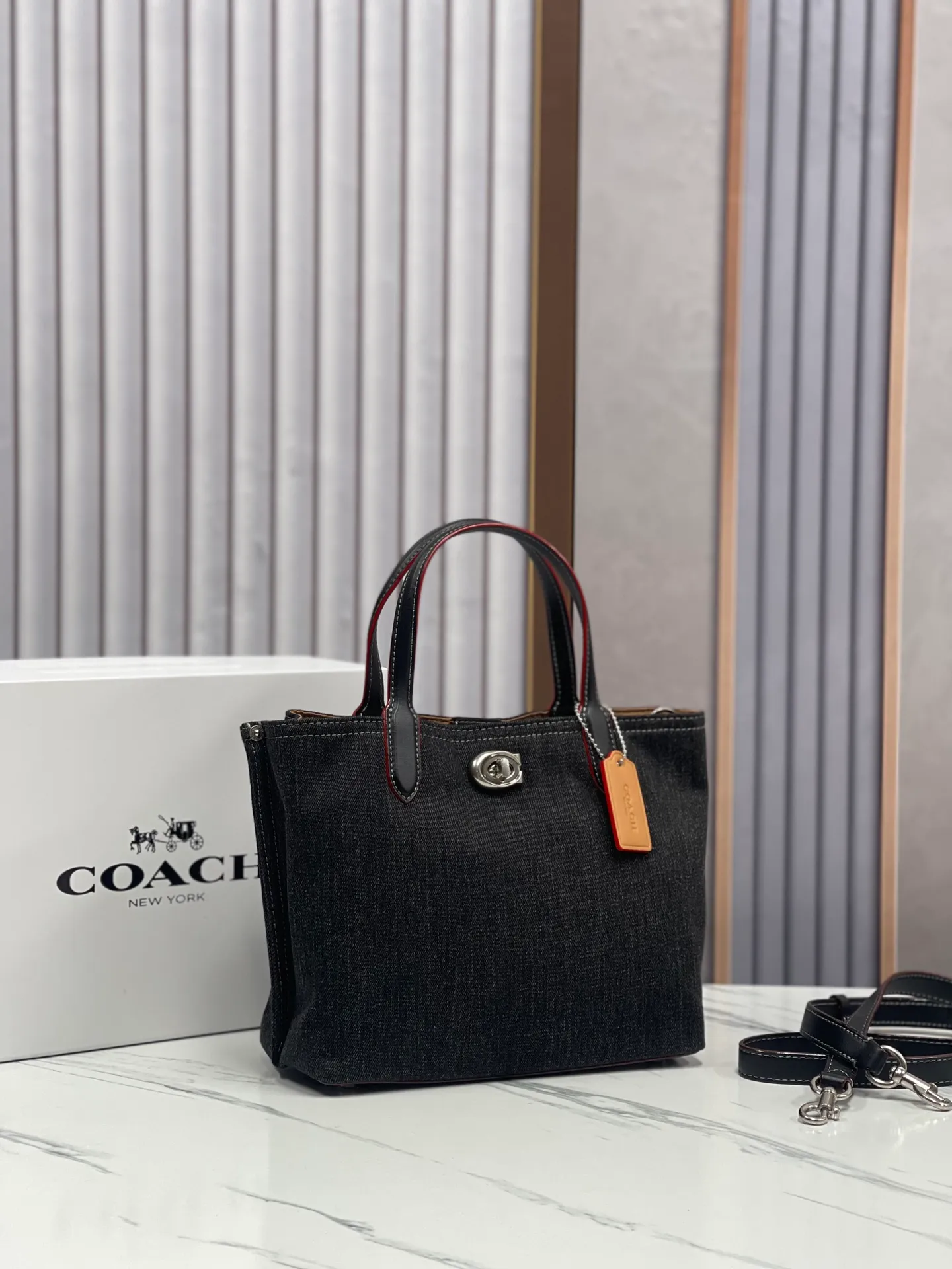 Batch 420💰coach/Coach new April new CR708 vegetable basket, denim champagne spring flavor ten vegetable basket with three compartments and practicality, it is simply the best partner for spring travel, it is so versatile with white skirts and jeans. #Size 24/20/10.