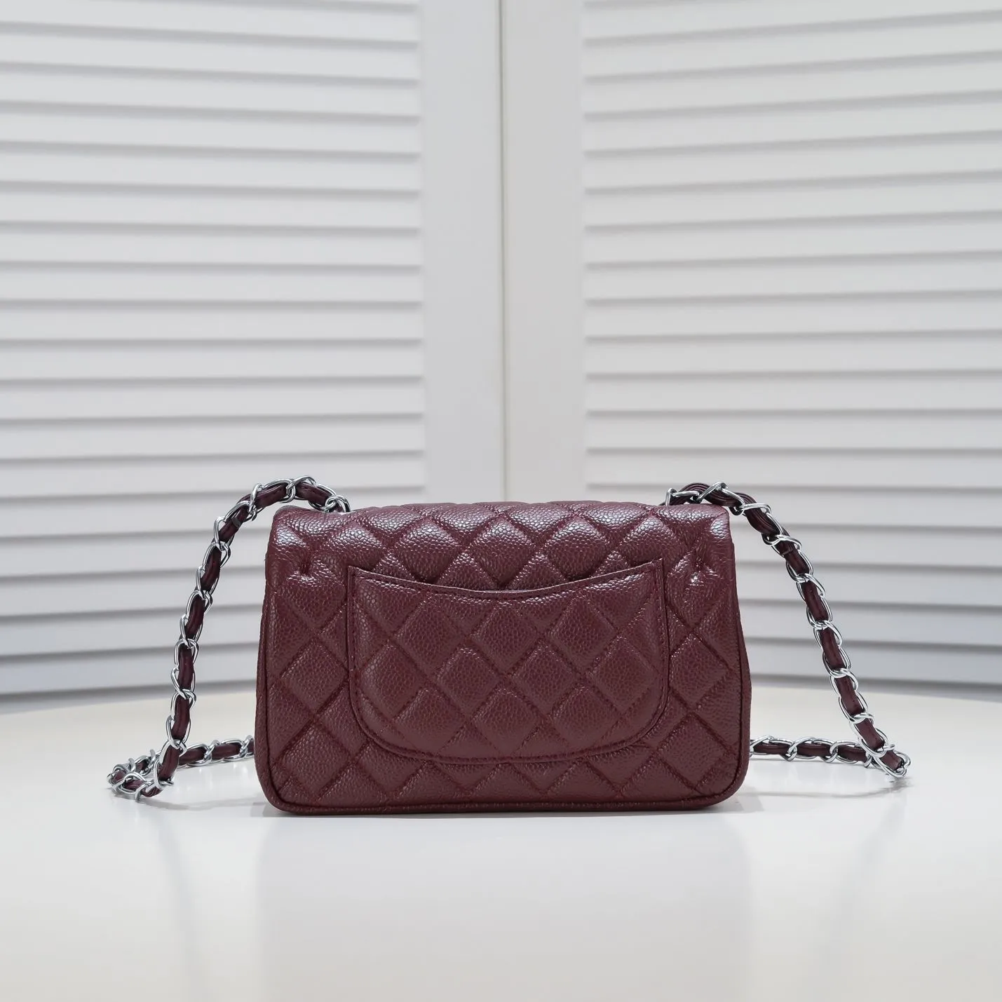 💰320￥Maroon Red💥CF Versatile Caviar Leather🌹 Chanel💃🏻‼ ️Eternal classic style [shy] noble temperament💃🏻favorite of celebrities🌟soft leather and high-end👍counter hardware exquisite workmanship to reject defects [strong] both dazzling and feminine 😝[strong] luxurious and durable🌟size: 20*14*7cm style number 1116 reverse edge