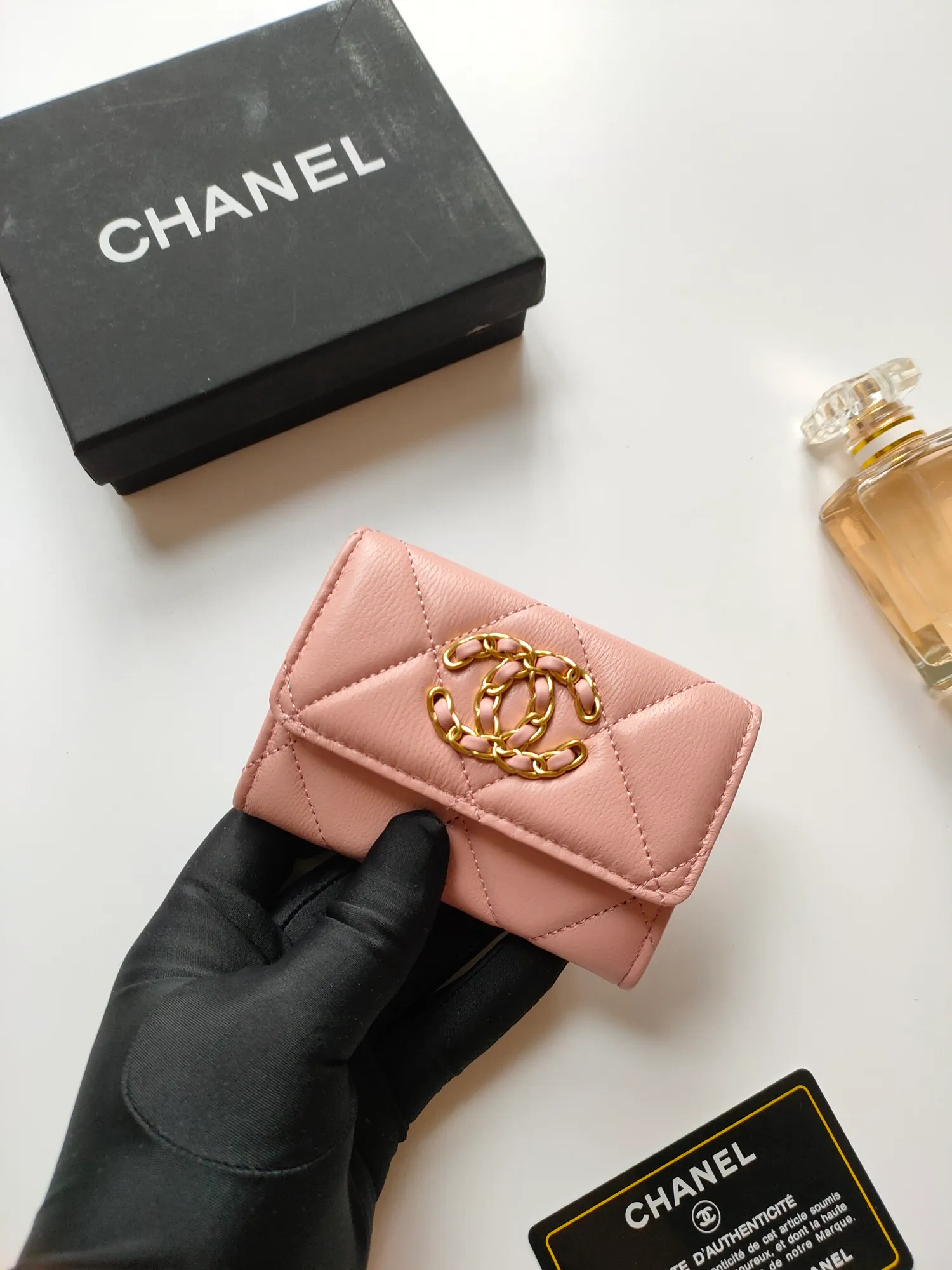 💰120💰CHANEL New Flap Coin Purse [Color][Color][Color] This year’s latest logo is paired with a large rhombus, using imported lambskin and retro hardware...❤️This card holder has a large capacity. It can hold about 1,000 yuan at a 20% discount of 100 yuan, and it can also hold 2.3 cards. ❤️❤️❤️It is very practical! Model number AP3600 size 11*8.5*3cm