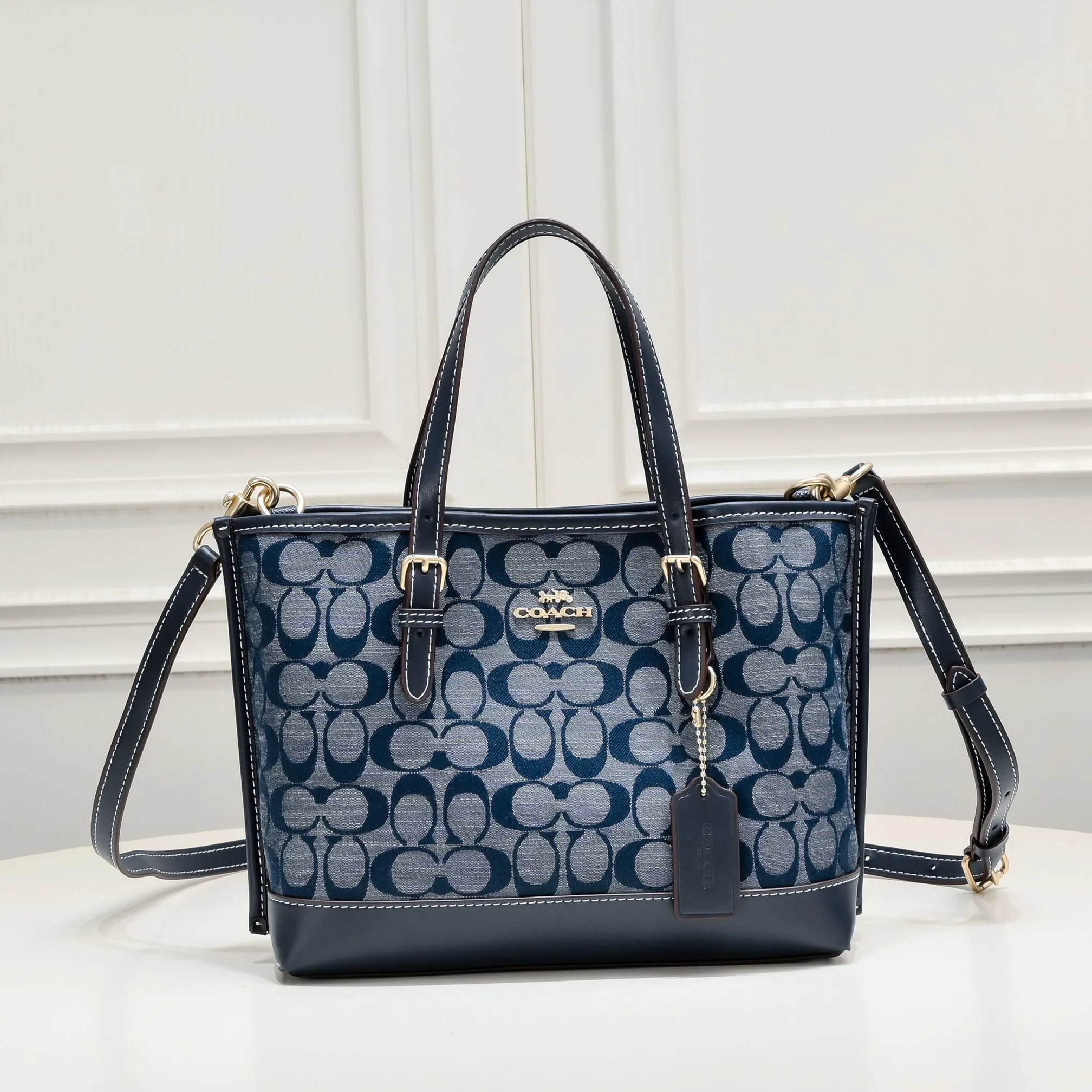 P340 [Top original order] COACH Chambray Tote CH228 A classic tote bag that is both beautiful and practical. It is exquisite and compact, with a zippered compartment, very practical! Size:25*19*12cm