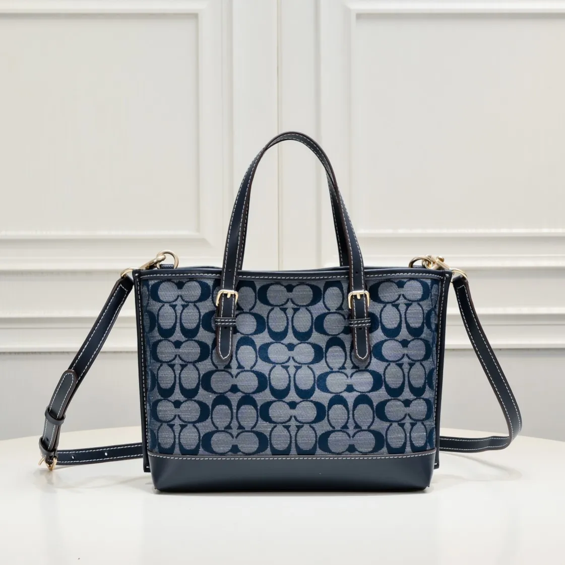 P340 [Top original order] COACH Chambray Tote CH228 A classic tote bag that is both beautiful and practical. It is exquisite and compact, with a zippered compartment, very practical! Size:25*19*12cm