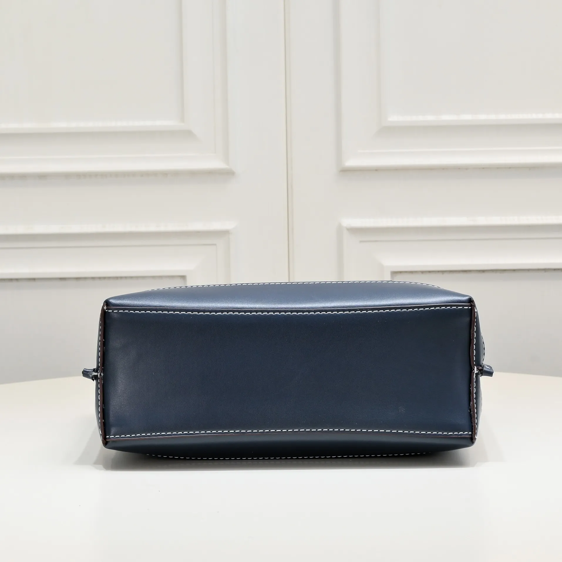 P340 [Top original order] COACH Chambray Tote CH228 A classic tote bag that is both beautiful and practical. It is exquisite and compact, with a zippered compartment, very practical! Size:25*19*12cm