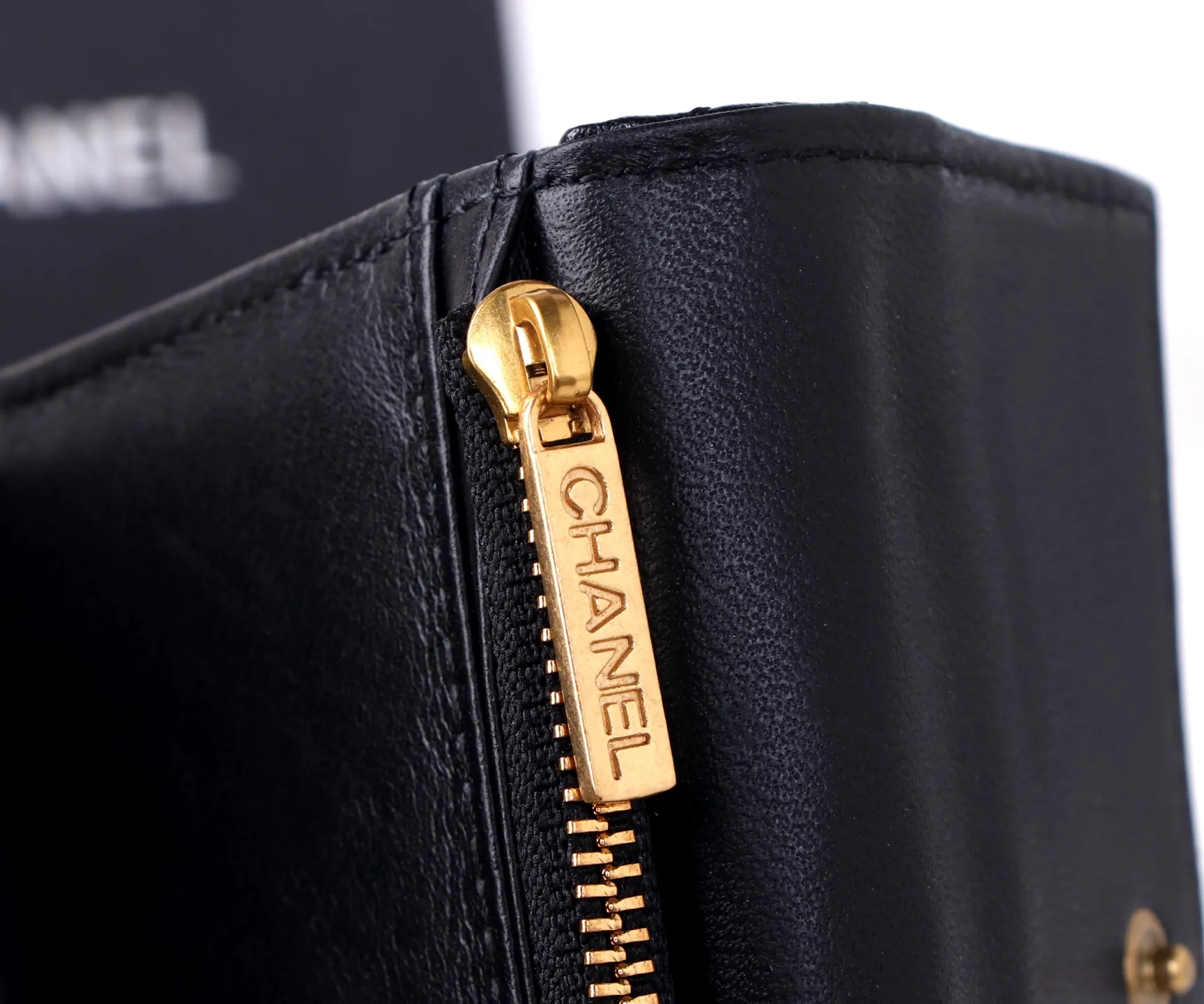 P170 Style No.: 803 Brand: Chanel Color: Black Maroon Size: 11*10*2 Description: Chanel’s autumn and winter new styles are now available! Made of first-layer sheepskin inside and outside, the workmanship is exquisite, comparable to that of counters! Multifunctional tri-fold small wallet, super practical!