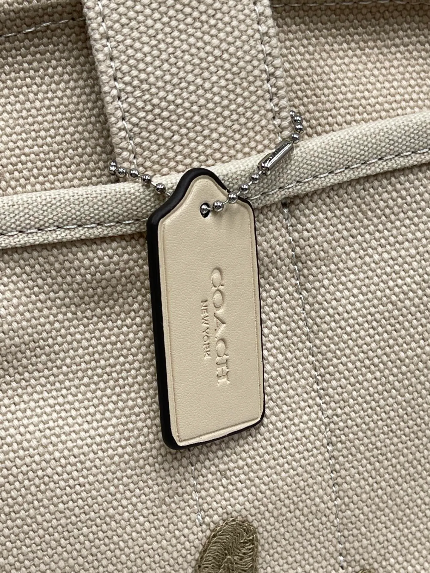 Top original order, batch 480💰Coach’s January new model CP416 cargo tote bag is a must-have for commuting and meets daily needs. Exquisite letter embroidery texture and full closed zipper design, very safe√Size: 33X24X14