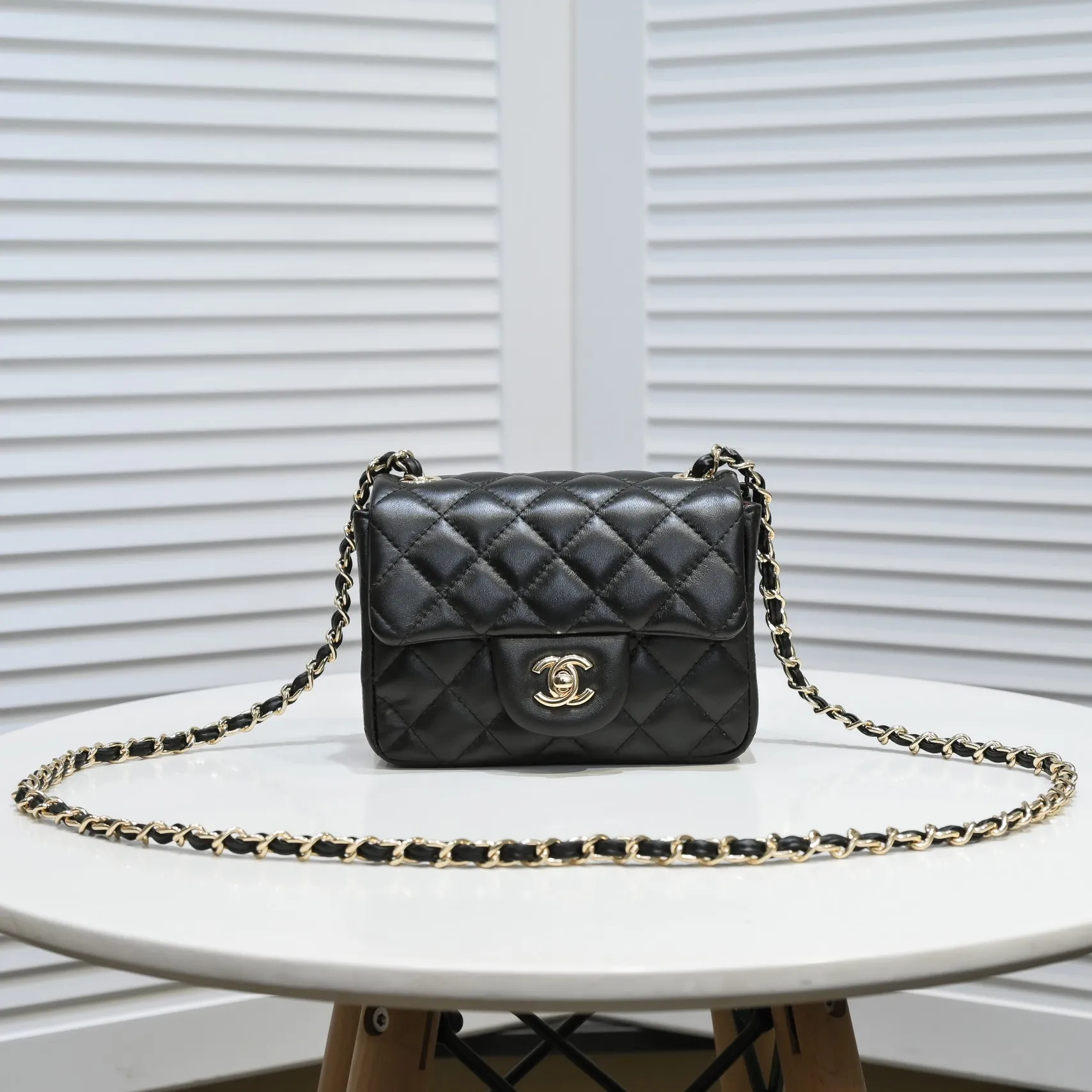 💰310￥Chanel🔺🚴🏼💸Choose high-quality sheepskin🌺Original split version and create one to one 💯The hand feel is first-class, 🌲The design inspired by the camera shape fully embodies perfection! [Qiang] [Qiang] Integrates art and practicality, [Ladybug] Gorgeous and low-key plump 💯📨📨Classic is irresistible, ♒ You have to receive it to understand ✈✈🍭🍭Insist on high quality and low price🐟🐟, model number: 1115, size: 17.5*13*5 cm