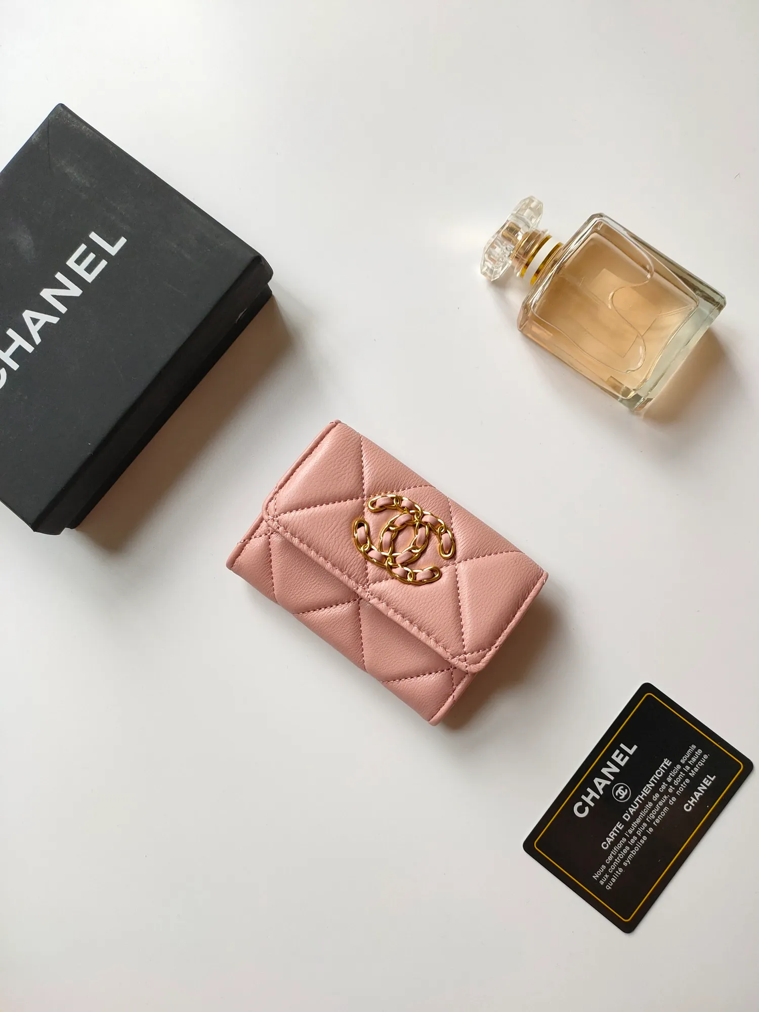 💰140💰CHANEL New Flap Coin Purse [Color][Color][Color] This year’s latest logo is matched with a large rhombus, using imported lambskin and retro hardware...❤️This card holder has a large capacity. It can hold about 1,000 yuan at a 20% discount of 100 yuan, and it can also hold 2.3 cards. ❤️❤️❤️It is very practical! Model number AP3600 size 11*8.5*3cm