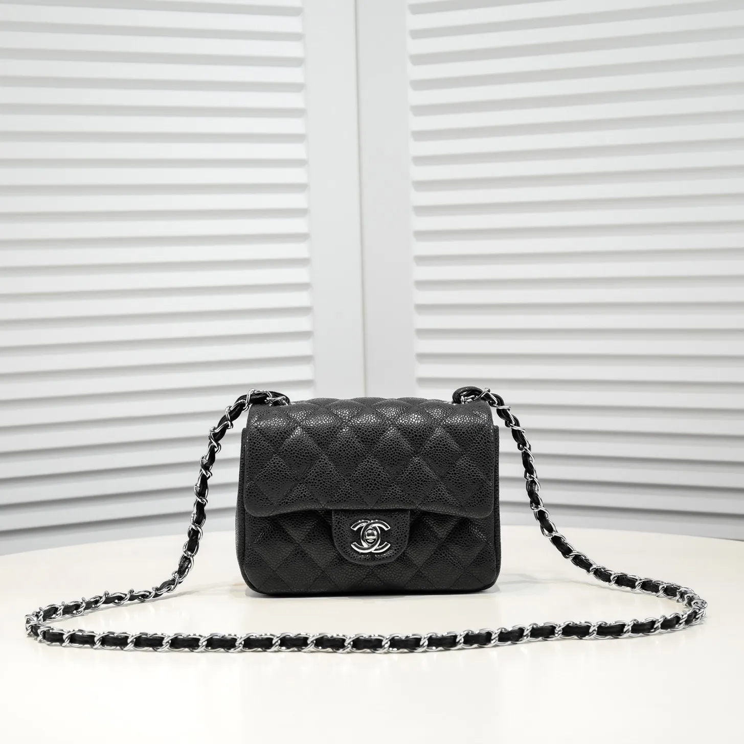 💰310￥Chanel🔺🚴🏼💸Choose high-quality cowhide 🌺Original split version and create one to one 💯The hand feel is first-class, 🌲The design inspired by the camera shape fully embodies perfection! [Qiang] [Qiang] Integrates art and practicality, [Ladybug] Gorgeous and low-key plump 💯📨📨Classic is irresistible, ♒ You have to receive it to understand ✈✈🍭🍭Insist on high quality and low price🐟🐟, model number: 1115, size: 17.5*13*5 cm