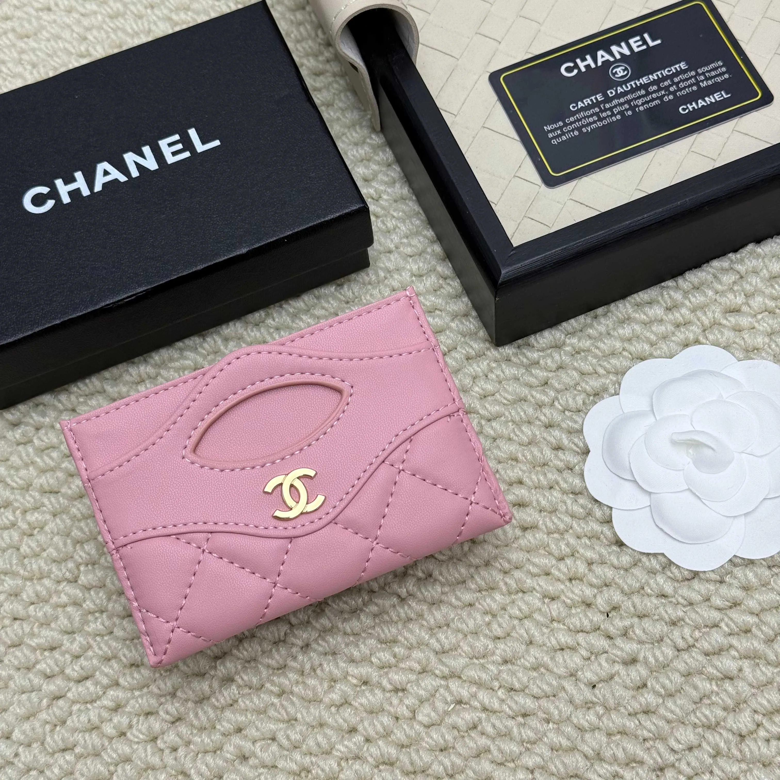 💰110 Chanel's new model, model: AP7776 31 card holder, sheepskin ball pattern. This new 31 card holder comes in several cute pink colors and can hold 6 or 7 cards no problem❣️ Size: 8*11