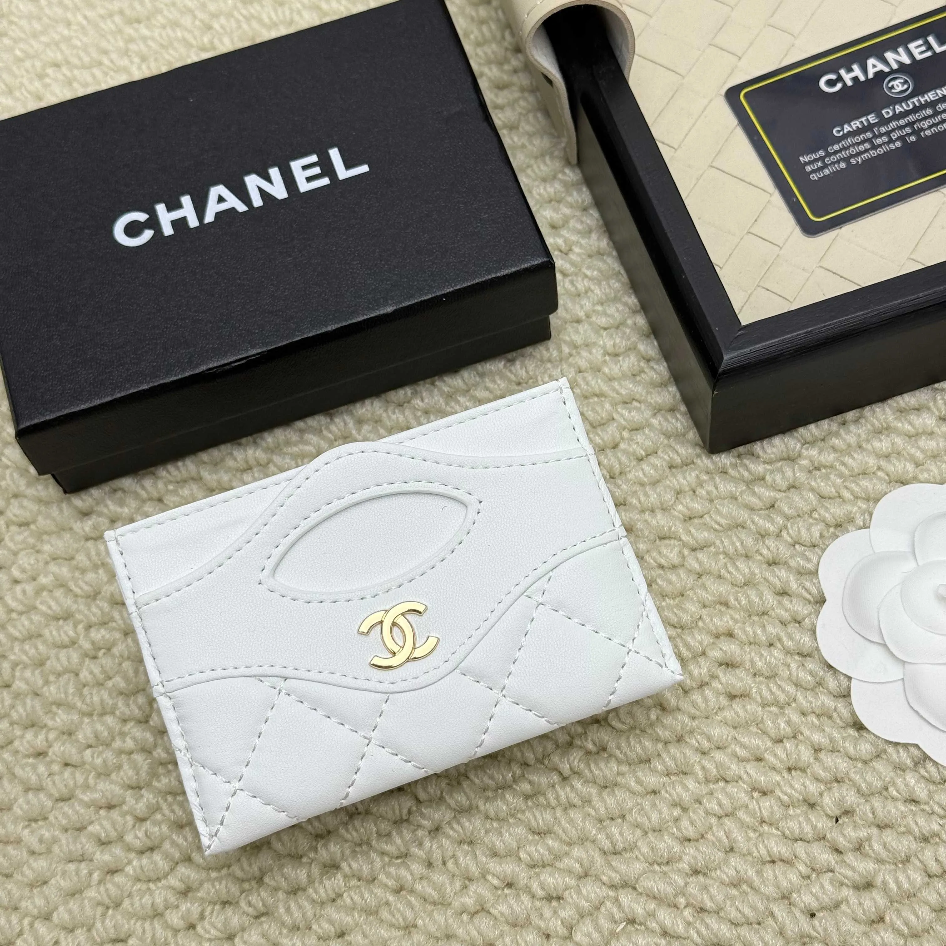 💰110 Chanel's new model, model: AP7776 31 card holder, sheepskin ball pattern. This new 31 card holder comes in several cute pink colors and can hold 6 or 7 cards no problem❣️ Size: 8*11