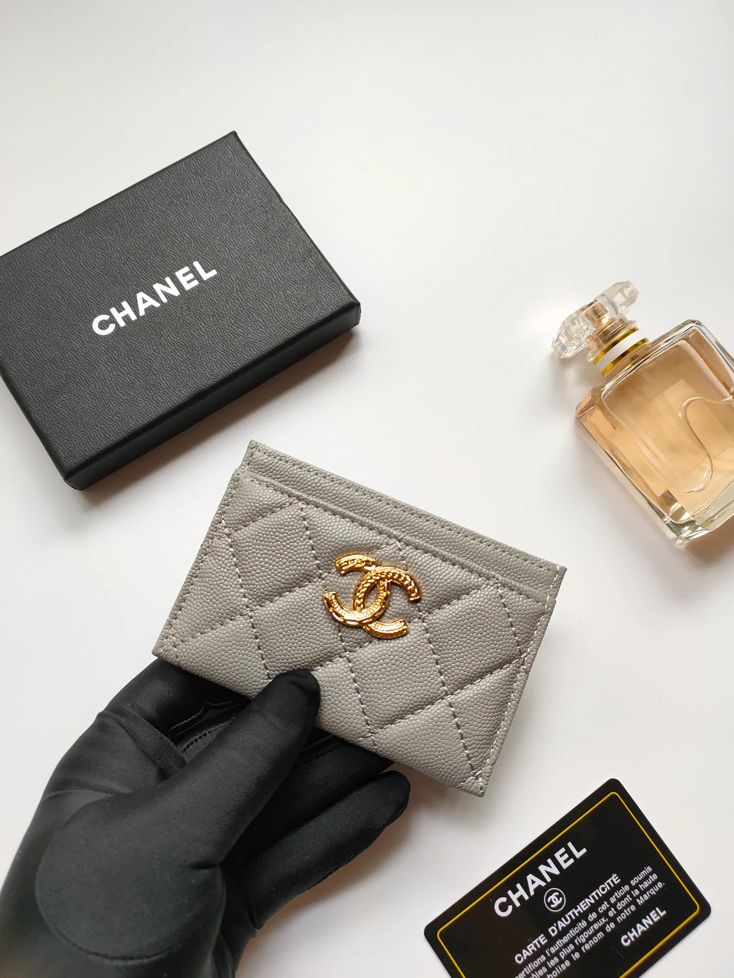💰90💰Model 3188 CHANEL 22k embossed lgo large double C hardware, official website latest in 2023🆕card holder, caviar medium ball grain cowhide, anti-scratch, super glossy, 3 card slots each put a card, you can also put a card + a few coins in the middle