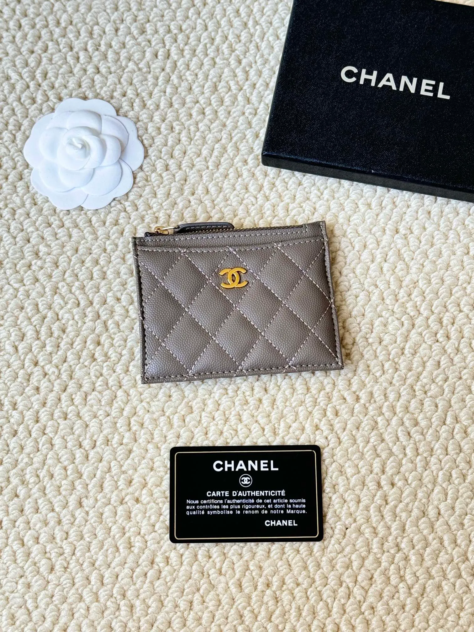 💰120 Chanel single-pull card holder can hold four cards and change, can be held in hand, can be put in the bag, easy to store, small and cute mini card holder, made of cowhide, model number A84105, size: 9x11.5cm​