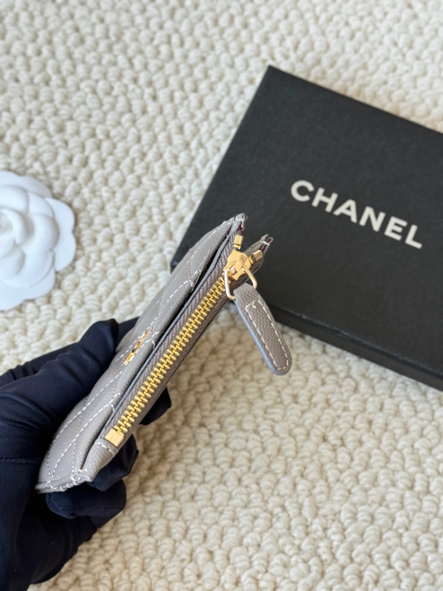💰120 Chanel single-pull card holder can hold four cards and change, can be held in hand, can be put in the bag, easy to store, small and cute mini card holder, made of cowhide, model number A84105, size: 9x11.5cm​
