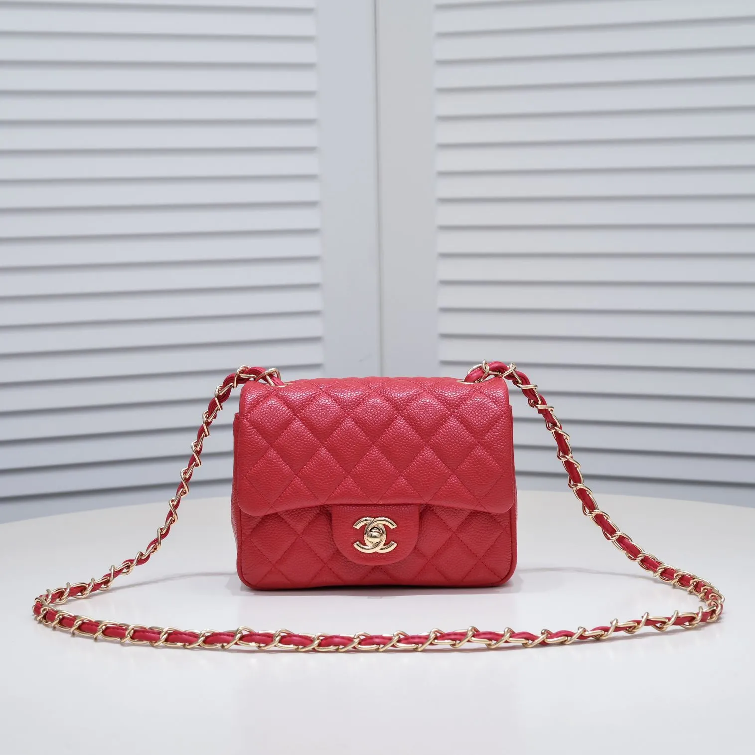 💰310￥Bright red Chanel🔺🚴🏼💸Choose high-quality cowhide🌺Original split version to create one to one 💯The hand feel is first-class, 🌲The design inspired by the camera shape fully embodies perfection! [Qiang] [Qiang] Integrates art and practicality, [Ladybug] Gorgeous and low-key plump 💯📨📨Classic is irresistible, ♒ You have to receive it to understand ✈✈🍭🍭Insist on high quality and low price🐟🐟, model number: 1115, size: 17.5*13*5 cm