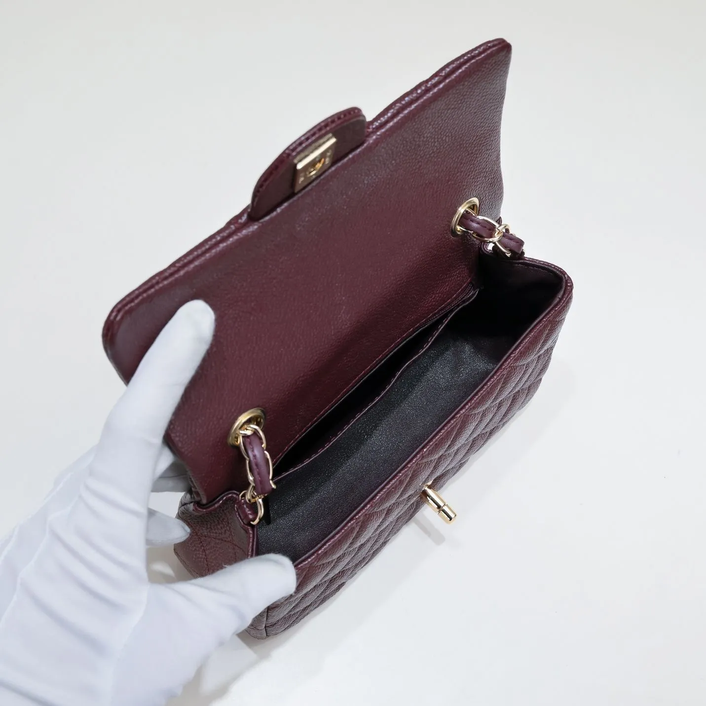 💰320￥Maroon Red💥CF Versatile Caviar Leather🌹 Chanel💃🏻‼ ️Eternal classic style [shy] noble temperament💃🏻favorite of celebrities🌟soft leather and high-end👍counter hardware exquisite workmanship to reject defects [strong] both dazzling and feminine 😝[strong] luxurious and durable🌟size: 20*14*7cm style number 1116 reverse edge