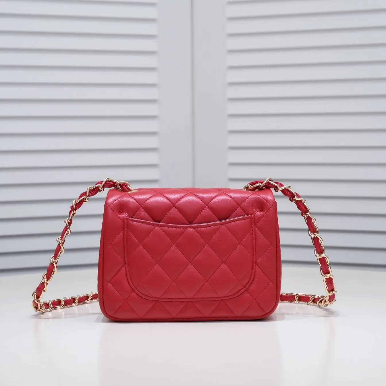 💰310￥Big red Chanel🔺🚴🏼💸Choose high-quality sheepskin🌺Original split version to create one to one 💯The hand feel is first-class, 🌲The camera-shaped inspired design fully embodies perfection! [Qiang] [Qiang] Integrates art and practicality, [Ladybug] Gorgeous and low-key plump 💯📨📨Classic is irresistible, ♒ You have to receive it to understand ✈✈🍭🍭Insist on high quality and low price🐟🐟, model number: 1115, size: 17.5*13*5 cm