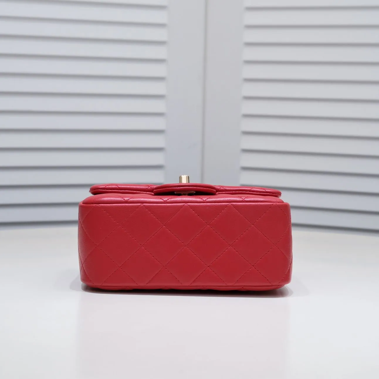 💰310￥Big red Chanel🔺🚴🏼💸Choose high-quality sheepskin🌺Original split version to create one to one 💯The hand feel is first-class, 🌲The camera-shaped inspired design fully embodies perfection! [Qiang] [Qiang] Integrates art and practicality, [Ladybug] Gorgeous and low-key plump 💯📨📨Classic is irresistible, ♒ You have to receive it to understand ✈✈🍭🍭Insist on high quality and low price🐟🐟, model number: 1115, size: 17.5*13*5 cm