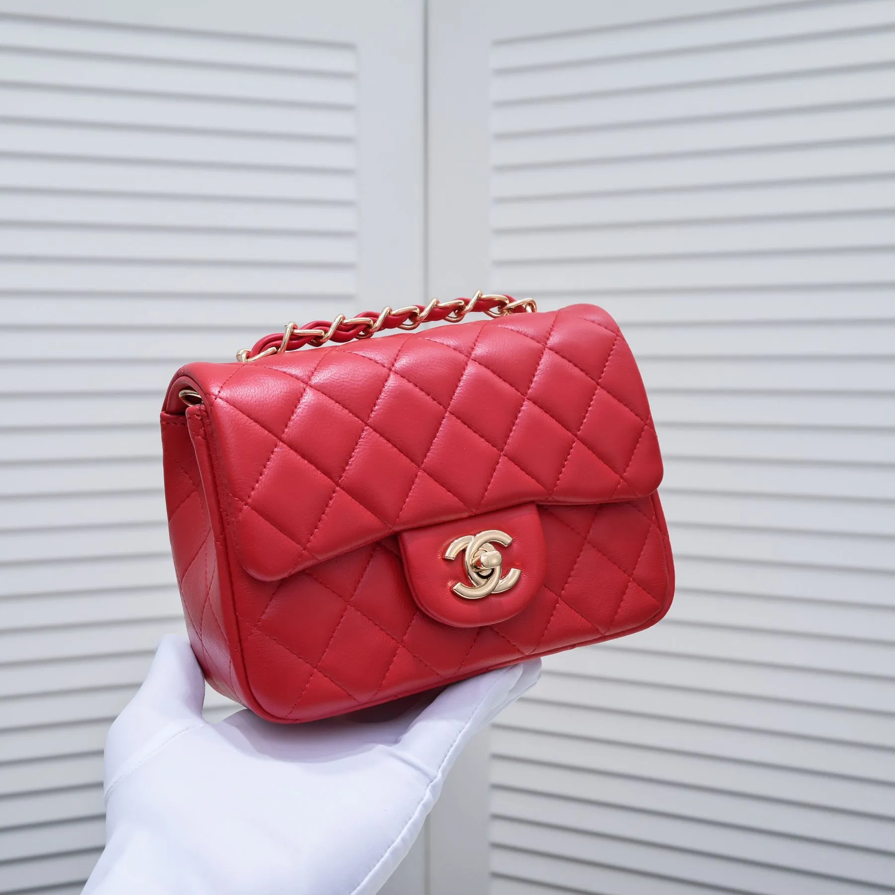 💰310￥Big red Chanel🔺🚴🏼💸Choose high-quality sheepskin🌺Original split version to create one to one 💯The hand feel is first-class, 🌲The camera-shaped inspired design fully embodies perfection! [Qiang] [Qiang] Integrates art and practicality, [Ladybug] Gorgeous and low-key plump 💯📨📨Classic is irresistible, ♒ You have to receive it to understand ✈✈🍭🍭Insist on high quality and low price🐟🐟, model number: 1115, size: 17.5*13*5 cm