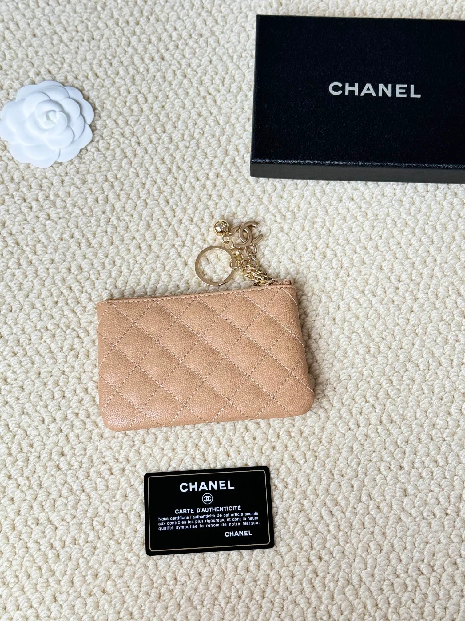 💰130 chanel cowhide caviar pendant coin purse💦 Style number: A50168 Classic small carry-on bag, one of the most practical bags in the era of mobile payment, cards, change, keys and lipstick in one package, cute, practical and connotative, nice card holder, key bag, coin purse, lipstick bag Reference size: 9.5×15×0.5cm
