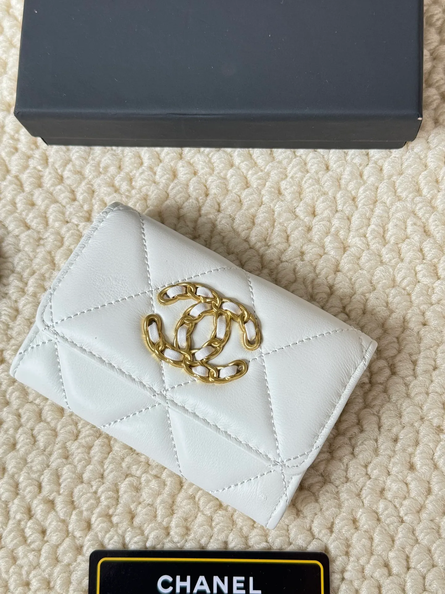 💰130 model number AP3610 CHANEL new flap coin purse. This year’s latest logo is paired with rhombus, lambskin and retro hardware... This card holder has a large capacity. It can hold about 1,000 yuan at a 20% discount of 100 yuan, and it can also hold 2.3 cards, which is very practical! Size 11*8.5*3cm