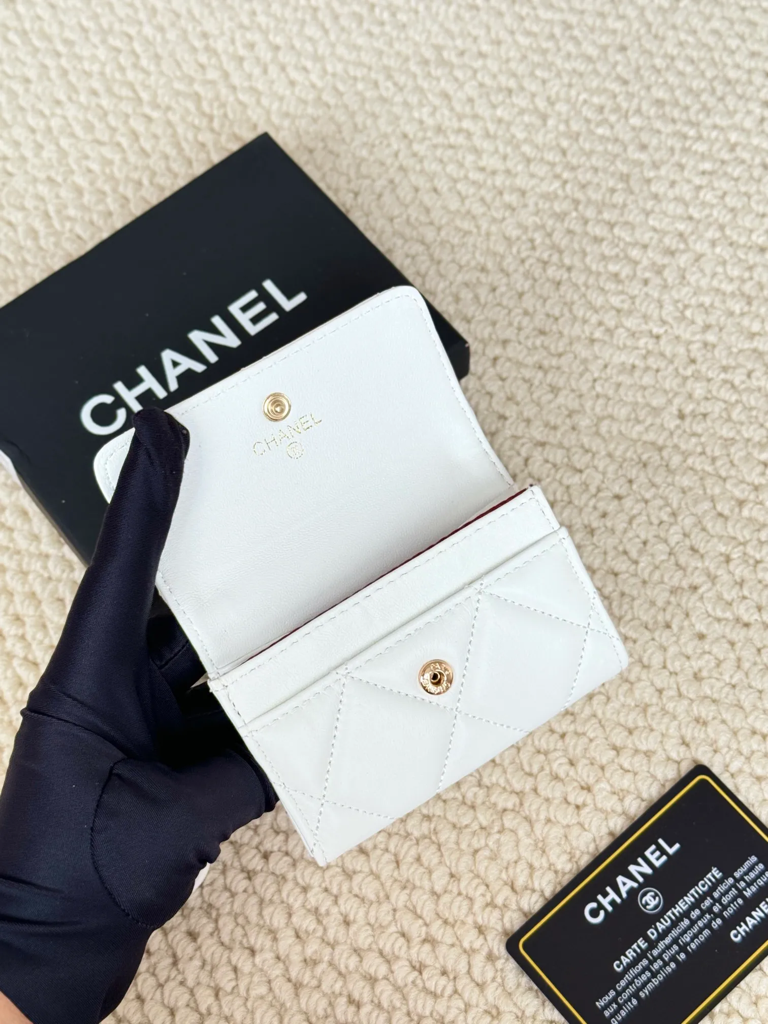 💰130 model number AP3610 CHANEL new flap coin purse. This year’s latest logo is paired with rhombus, lambskin and retro hardware... This card holder has a large capacity. It can hold about 1,000 yuan at a 20% discount of 100 yuan, and it can also hold 2.3 cards, which is very practical! Size 11*8.5*3cm