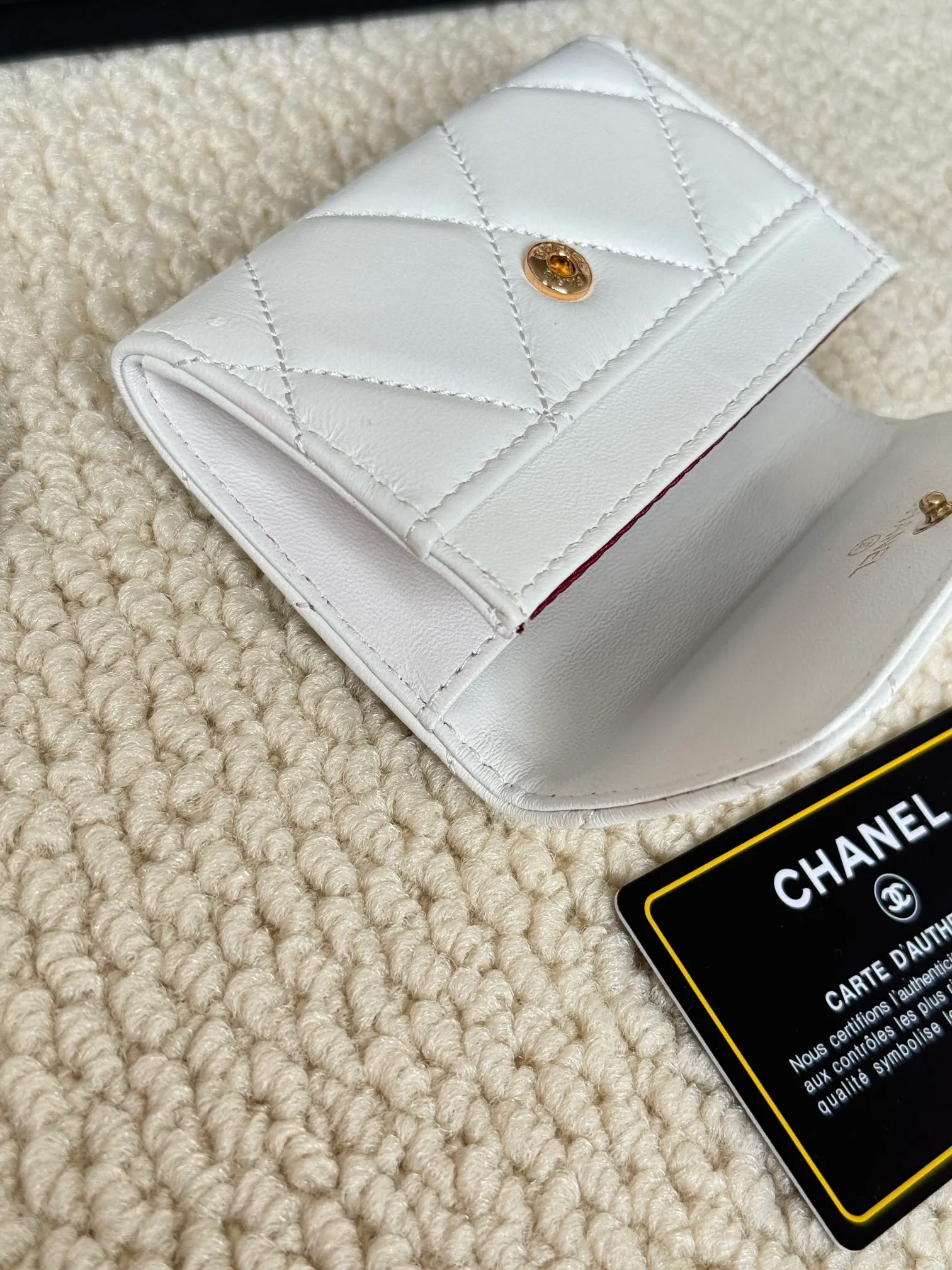 💰130 model number AP3610 CHANEL new flap coin purse. This year’s latest logo is paired with rhombus, lambskin and retro hardware... This card holder has a large capacity. It can hold about 1,000 yuan at a 20% discount of 100 yuan, and it can also hold 2.3 cards, which is very practical! Size 11*8.5*3cm