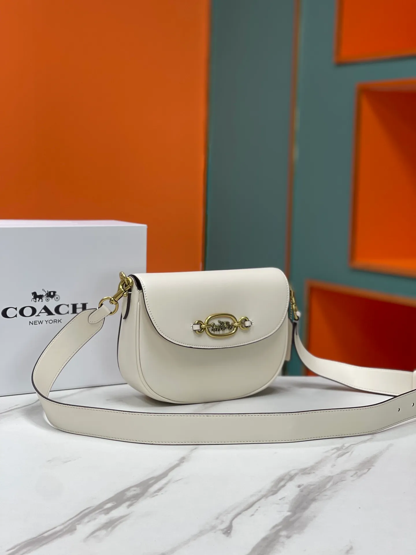 Top original order p440💰 Coach’s new counter synchronization model CM705 HARLER shoulder crossbody bag saddle bag, minimalist and casual, casual and versatile item ~ 22x17.5x6cm