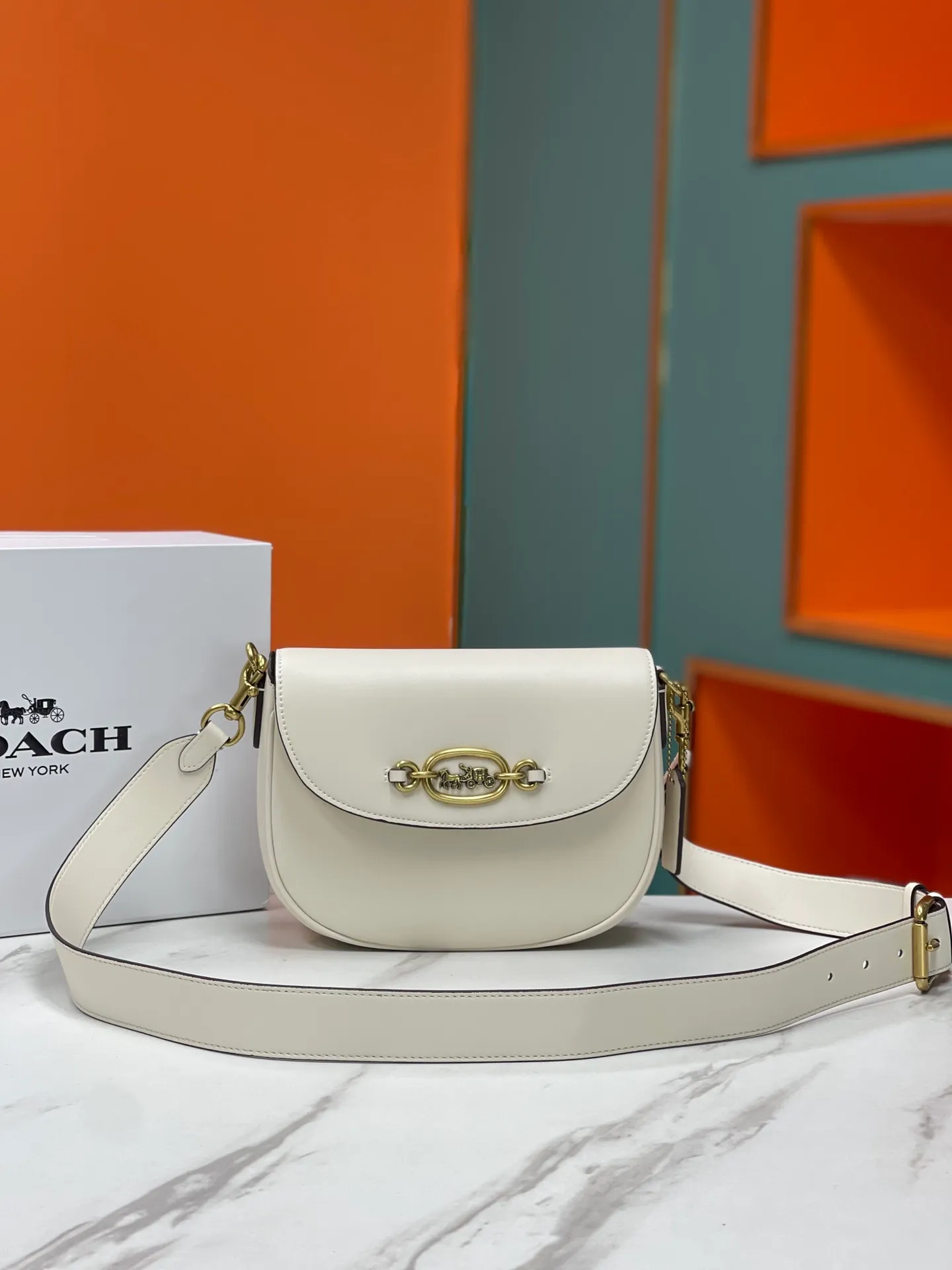 Top original order p440💰 Coach’s new counter synchronization model CM705 HARLER shoulder crossbody bag saddle bag, minimalist and casual, casual and versatile item ~ 22x17.5x6cm