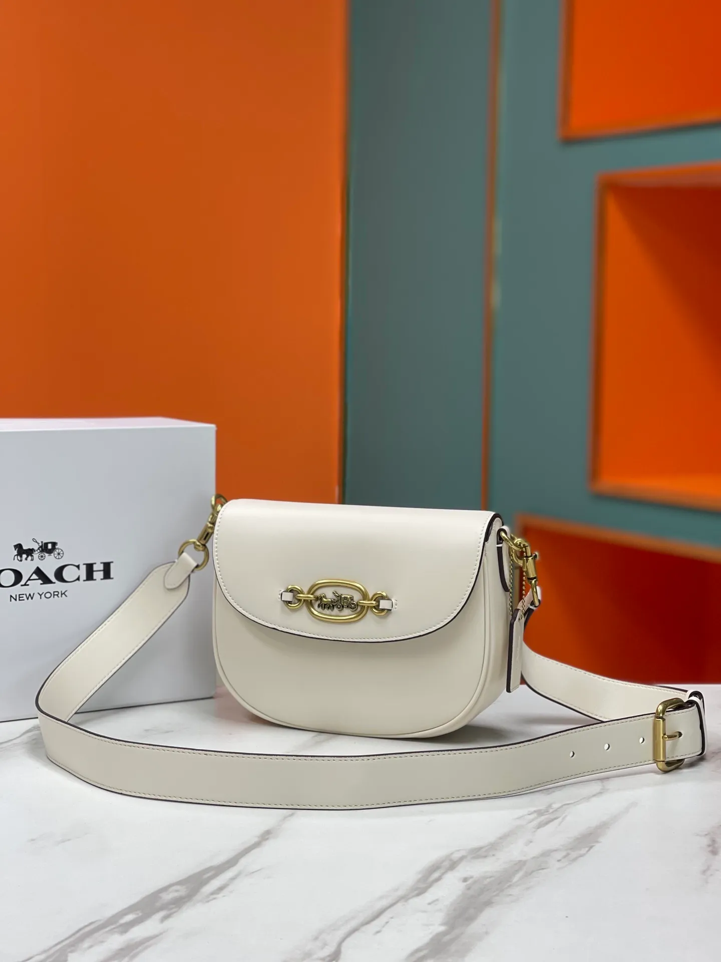 Top original order p440💰 Coach’s new counter synchronization model CM705 HARLER shoulder crossbody bag saddle bag, minimalist and casual, casual and versatile item ~ 22x17.5x6cm
