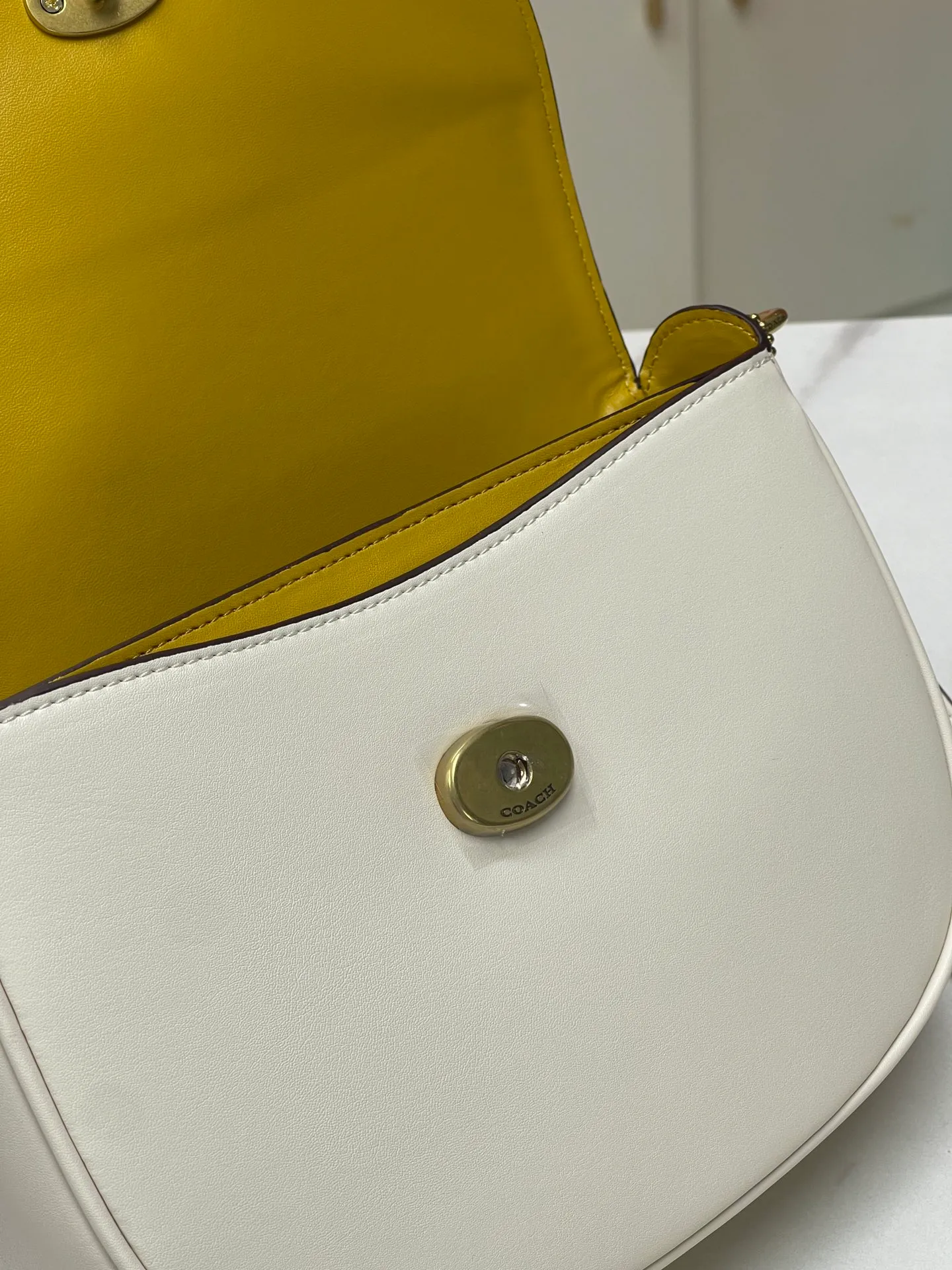 Top original order p440💰 Coach’s new counter synchronization model CM705 HARLER shoulder crossbody bag saddle bag, minimalist and casual, casual and versatile item ~ 22x17.5x6cm