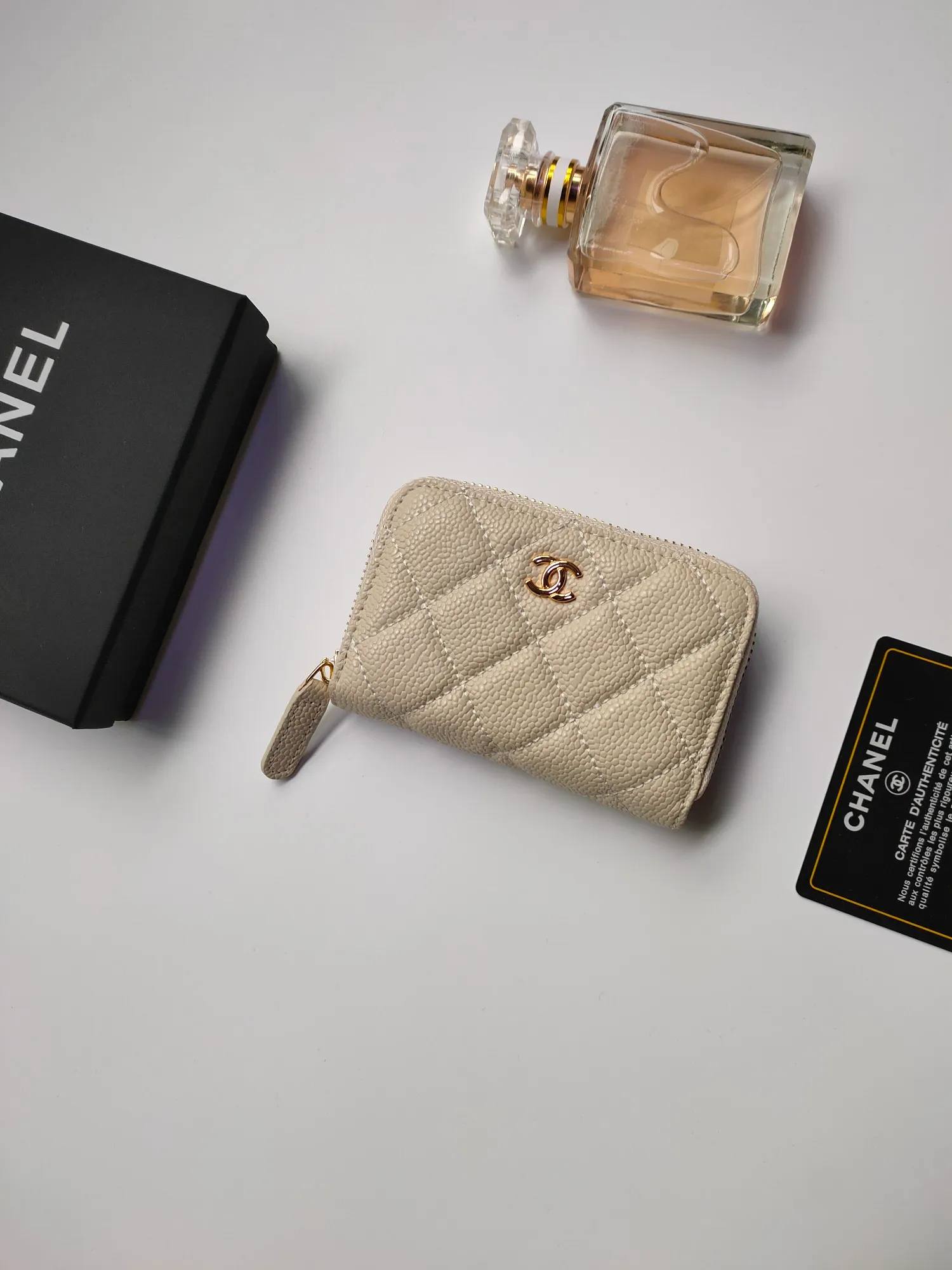 ￥110 Chanel card holder❤Coin purse️❤️Full leather inside and outside. Counter style. Impeccable workmanship details. Adhere to high quality. Style number: AP452 Size: 10x9cm
