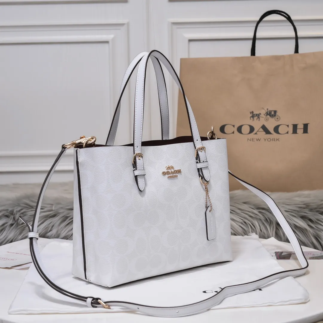 P340 [Top original order] Coach's new Mollie tote tote bag, small size c4250. Small tote bags are very popular recently~ It has a tote shape and is very delicate and compact. The presbyopic color is particularly classic, and the compartment has a zipper, which is very practical! Size:25*19*12cm