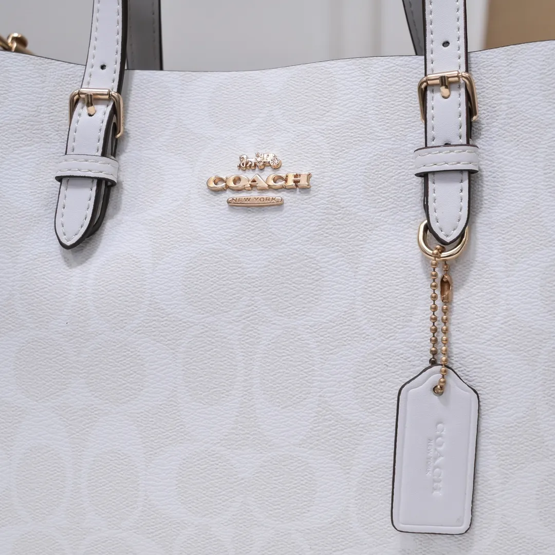 P340 [Top original order] Coach's new Mollie tote tote bag, small size c4250. Small tote bags are very popular recently~ It has a tote shape and is very delicate and compact. The presbyopic color is particularly classic, and the compartment has a zipper, which is very practical! Size:25*19*12cm