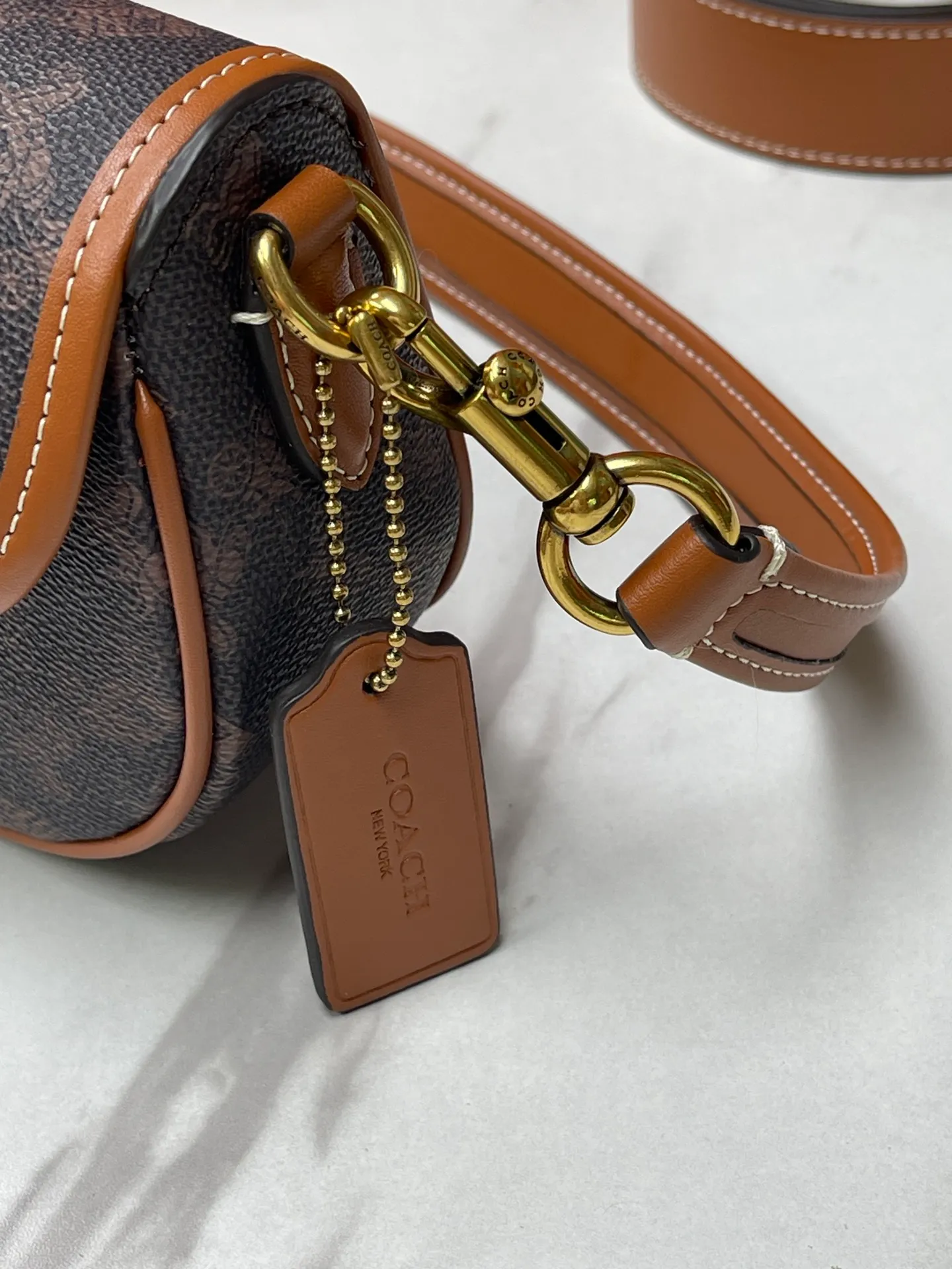 Batch 440💰coach/Coach new women's saddle bag CR511 shoulder cross-body handbag HARLEY23 retro lock bag armpit bag size: 22*13*5