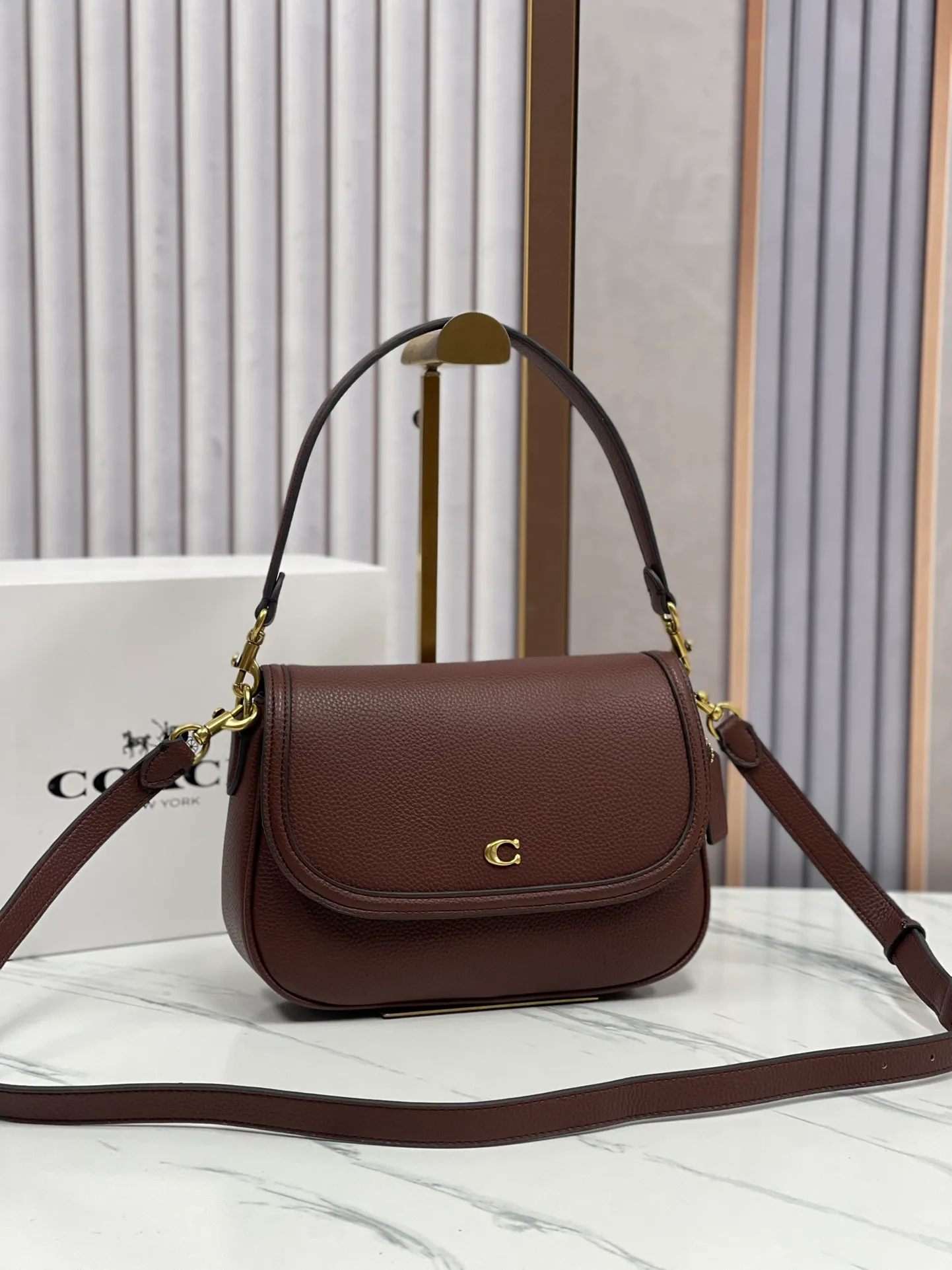P460💰COACH/Coach new counter synchronization·new product women’s classic logo LEGACY shoulder bag presbyopia, model CU099, size 25.5*18.5*7