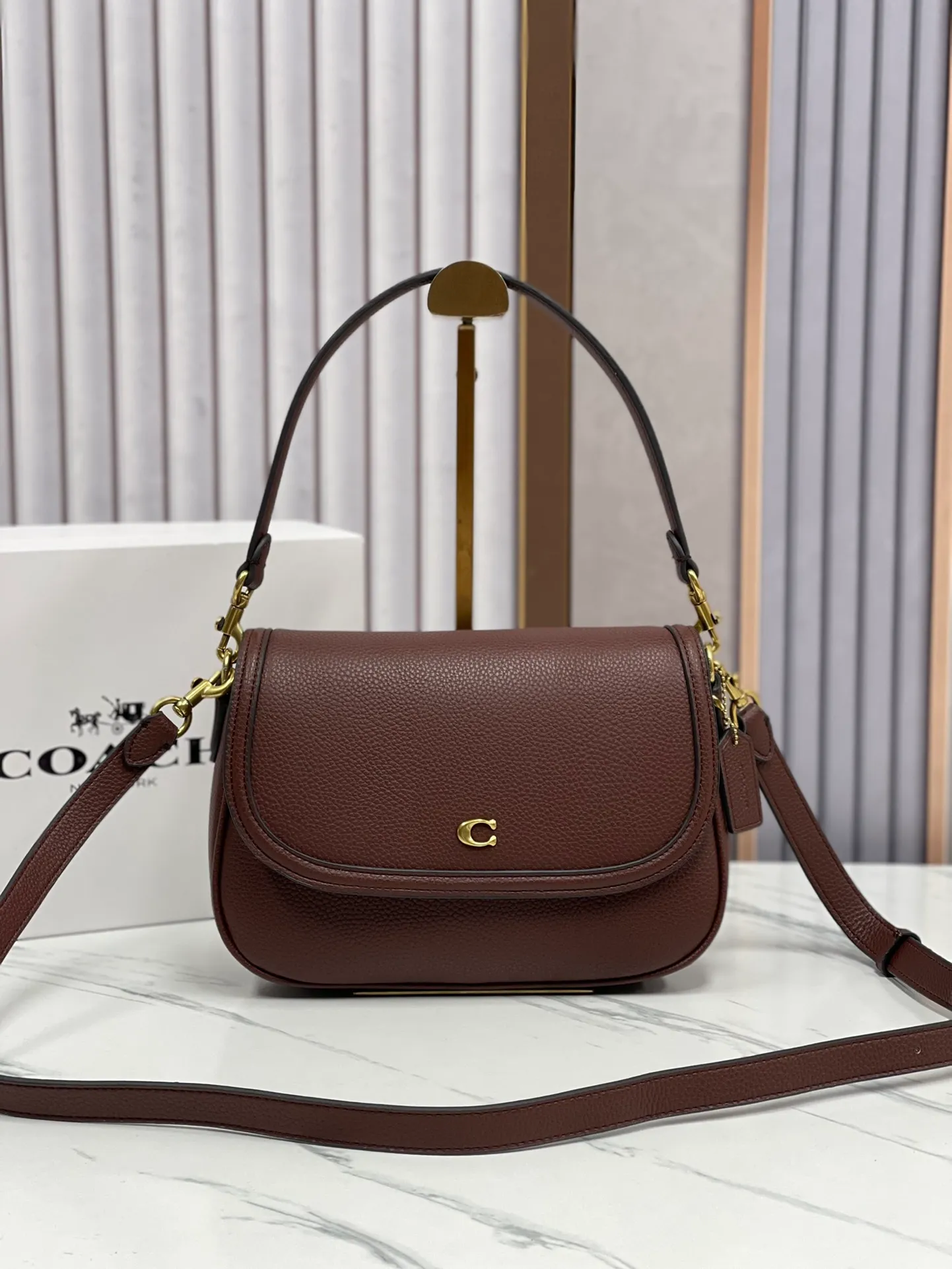 P460💰COACH/Coach new counter synchronization·new product women’s classic logo LEGACY shoulder bag presbyopia, model CU099, size 25.5*18.5*7