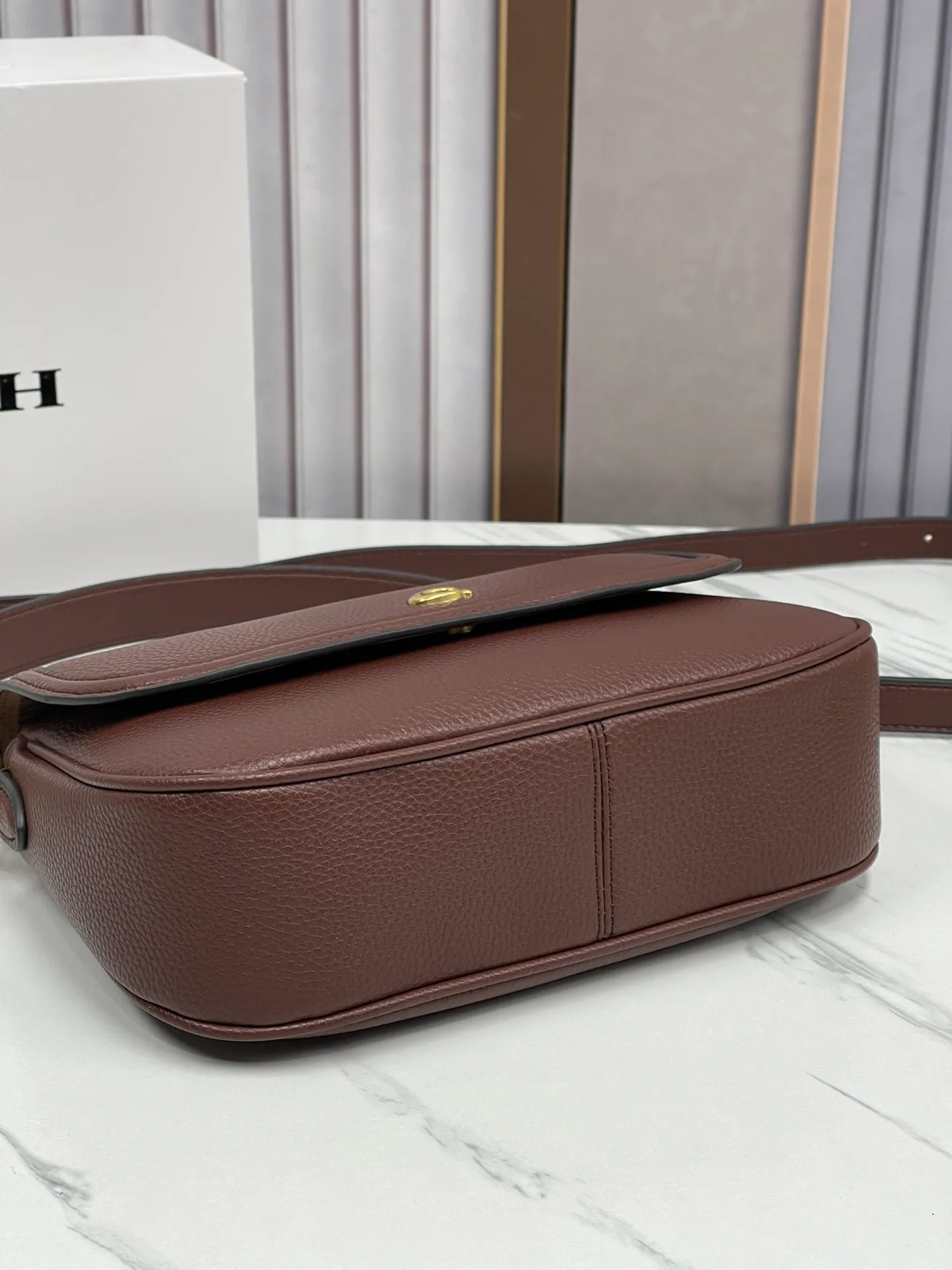 P460💰COACH/Coach new counter synchronization·new product women’s classic logo LEGACY shoulder bag presbyopia, model CU099, size 25.5*18.5*7
