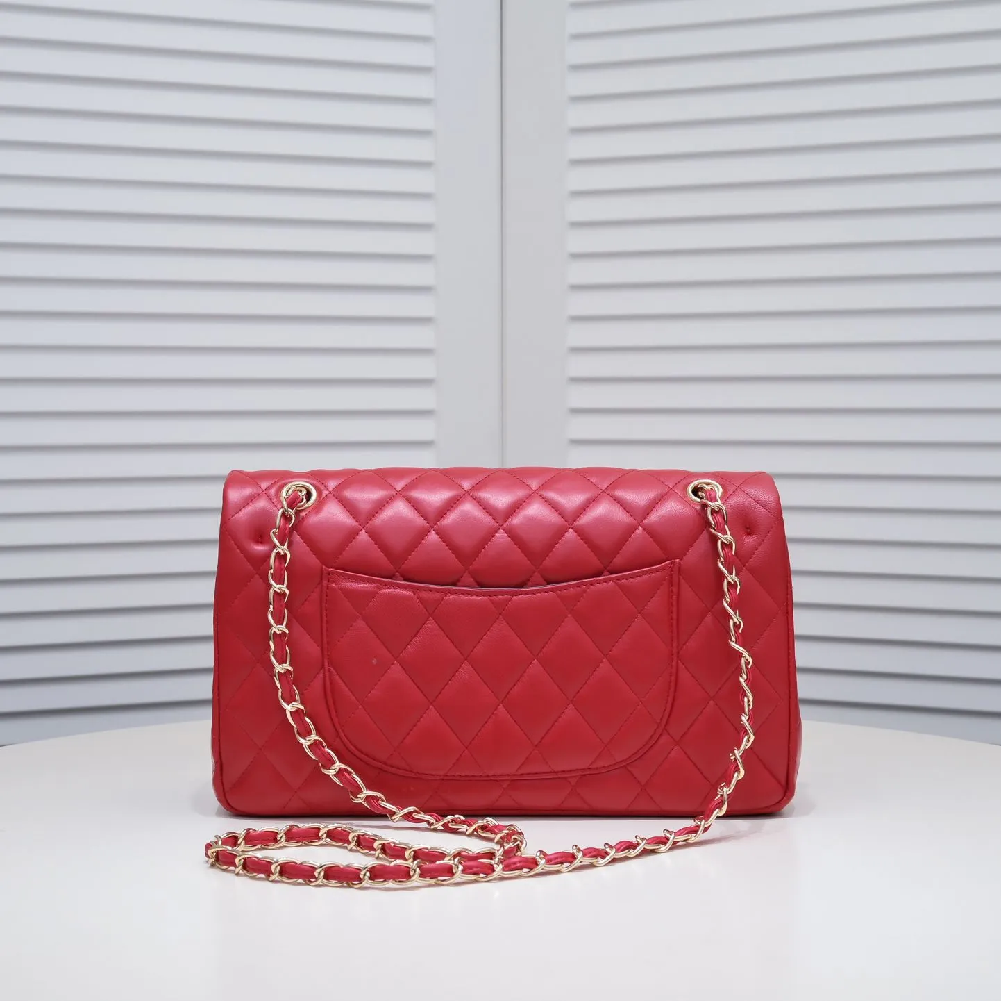 💰460￥Big red [color] Chanel [color] century classic, carefully crafted with exquisite workmanship of every stitch and thread, imported sheepskin with original hardware, full rhombus 💯The shape of the whole bag is particularly perfect in softness 👍👍😔😔Classic and irresistible, size: 30X18X8cm, style number: 1113