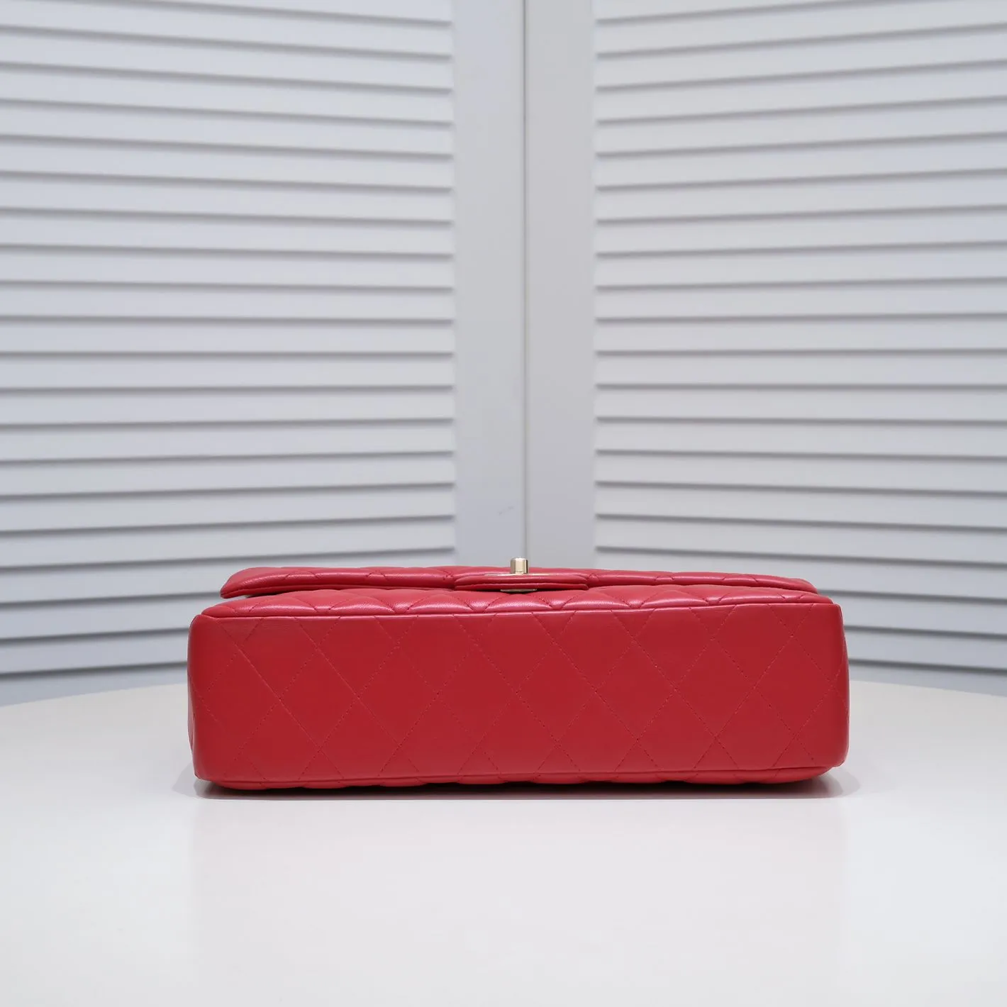 💰460￥Big red [color] Chanel [color] century classic, carefully crafted with exquisite workmanship of every stitch and thread, imported sheepskin with original hardware, full rhombus 💯The shape of the whole bag is particularly perfect in softness 👍👍😔😔Classic and irresistible, size: 30X18X8cm, style number: 1113