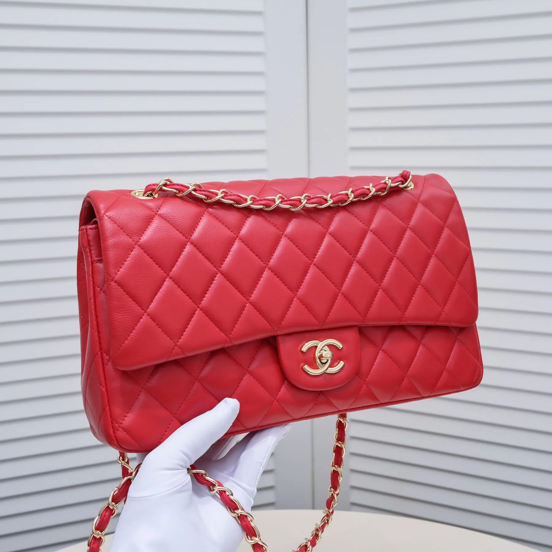 💰460￥Big red [color] Chanel [color] century classic, carefully crafted with exquisite workmanship of every stitch and thread, imported sheepskin with original hardware, full rhombus 💯The shape of the whole bag is particularly perfect in softness 👍👍😔😔Classic and irresistible, size: 30X18X8cm, style number: 1113