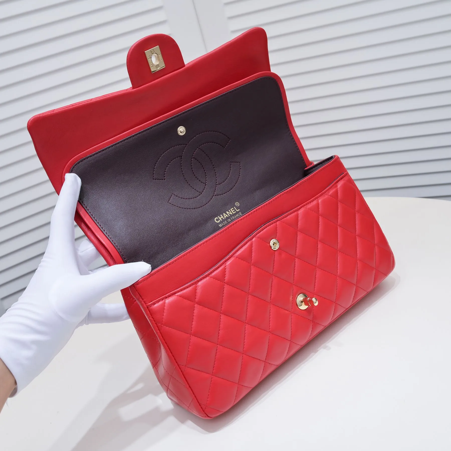 💰460￥Big red [color] Chanel [color] century classic, carefully crafted with exquisite workmanship of every stitch and thread, imported sheepskin with original hardware, full rhombus 💯The shape of the whole bag is particularly perfect in softness 👍👍😔😔Classic and irresistible, size: 30X18X8cm, style number: 1113