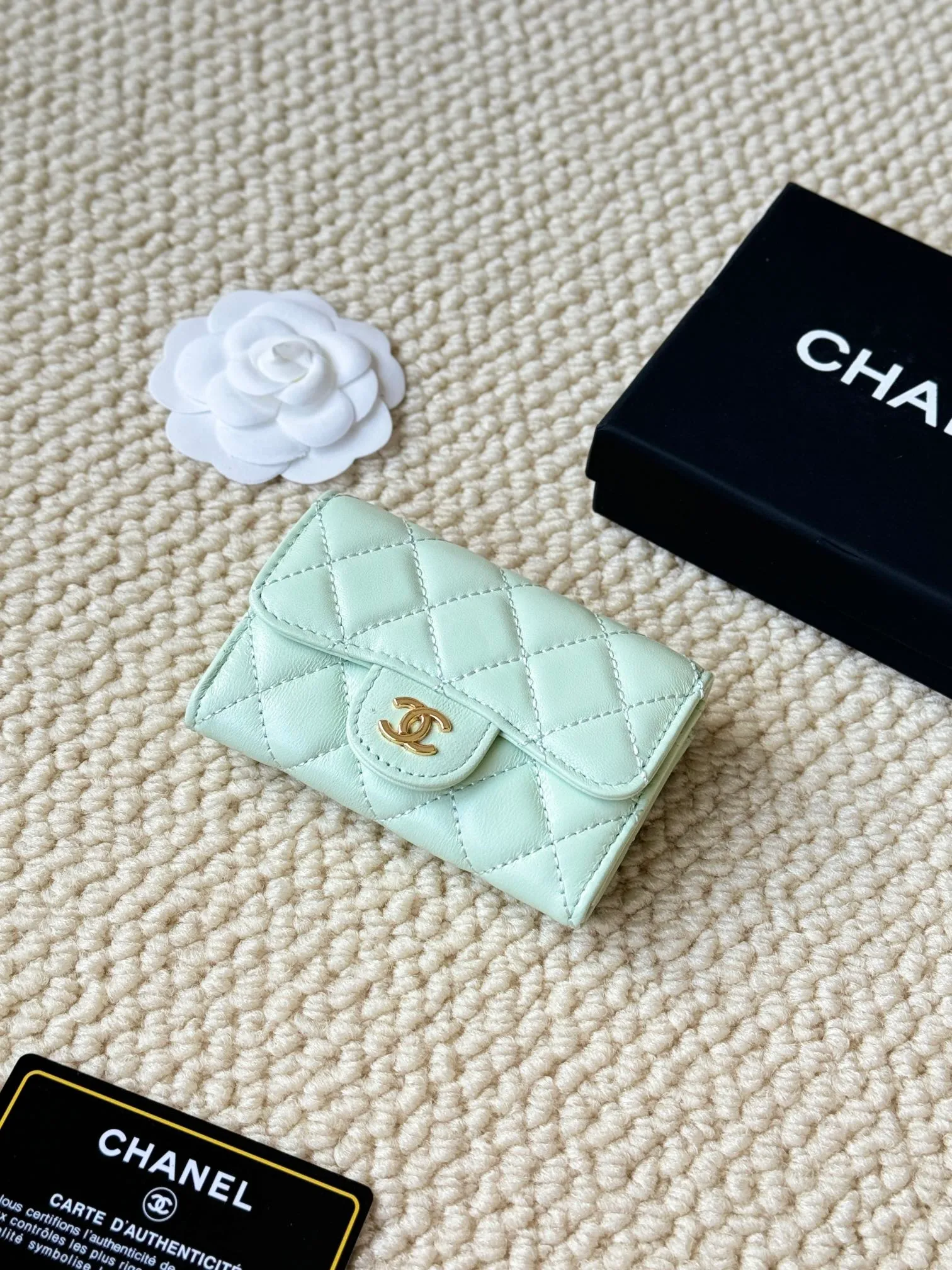 💰120 chanel lambskin model number: AP458 The most classic card holder, coin purse, Chanel classic flap card holder. Sheepskin series card holder and coin purse in one, with slip pocket on the back. Size: 7.5 × 11.3 × 2.1 cm