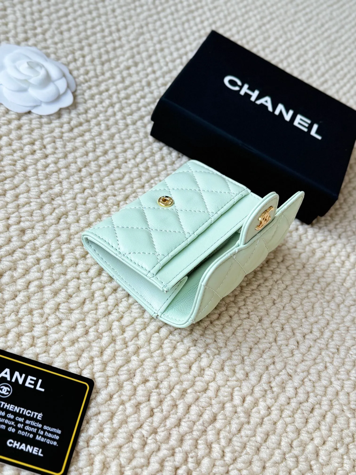 💰120 chanel lambskin model number: AP458 The most classic card holder, coin purse, Chanel classic flap card holder. Sheepskin series card holder and coin purse in one, with slip pocket on the back. Size: 7.5 × 11.3 × 2.1 cm