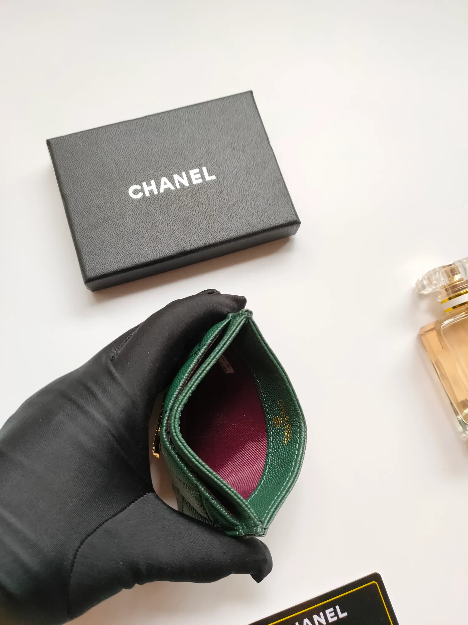 💰90💰Model 3188 CHANEL 22k embossed lgo large double C hardware, official website latest in 2023🆕card holder, caviar medium ball grain cowhide, anti-scratch, super glossy, 3 card slots each put a card, you can also put a card + a few coins in the middle