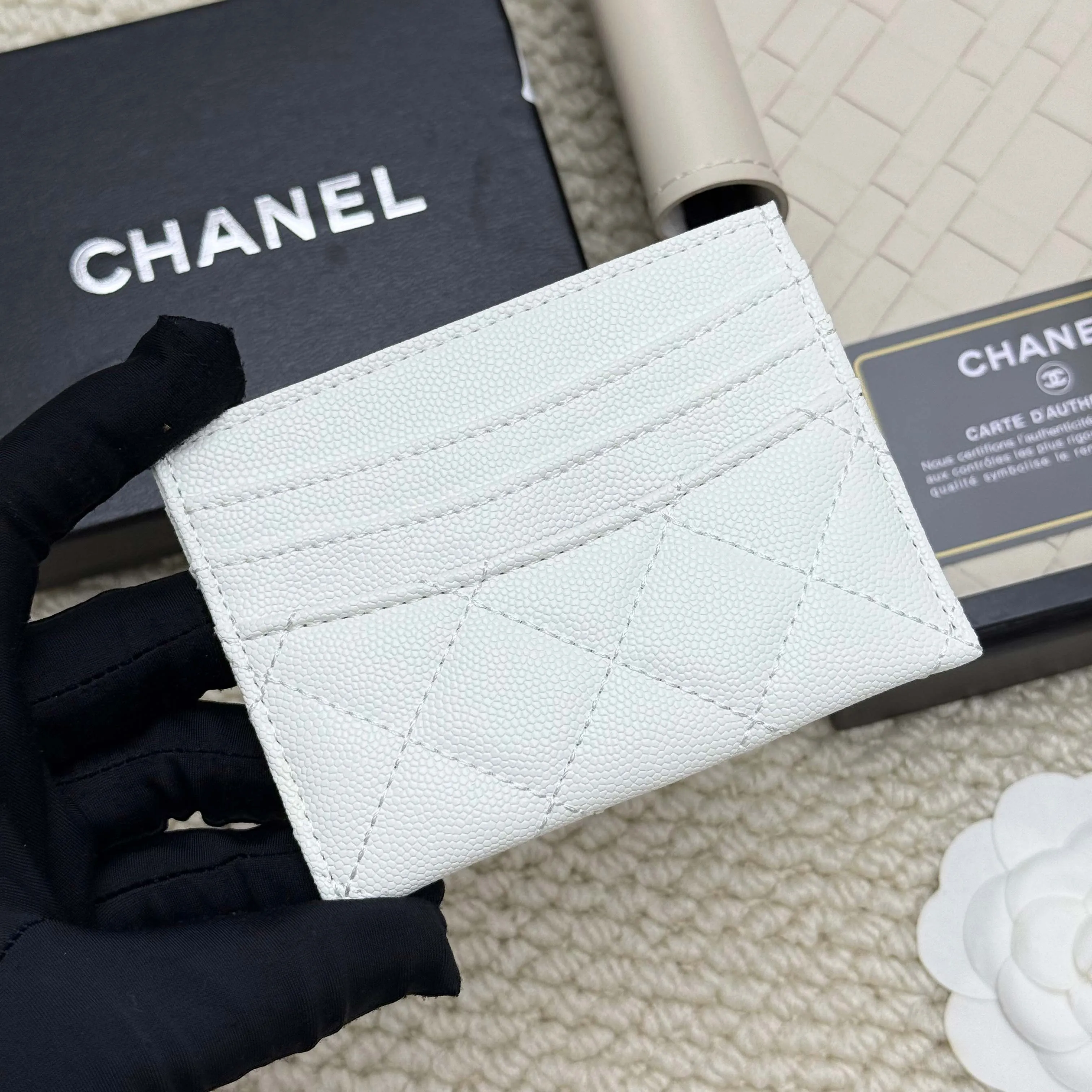 💰110 chanel 2025 new product card holder lambskin, seven card slots, can hold change, imported Italian lambskin + hardware logo, so beautiful, love it. The color is as shown in the picture, easy and fast storage, mini card holder No.: 4472 Size: w11×h10cm