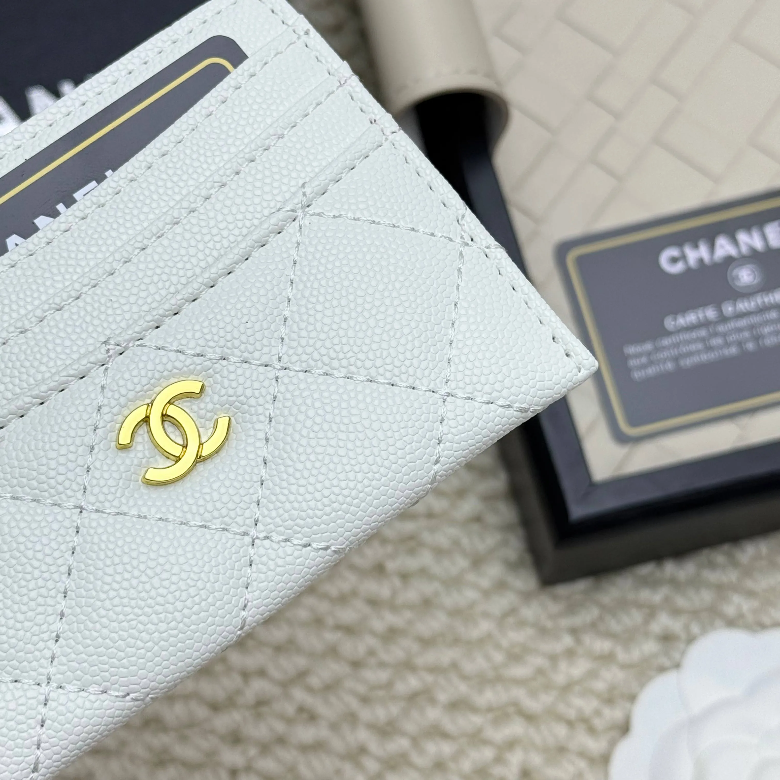 💰110 chanel 2025 new product card holder lambskin, seven card slots, can hold change, imported Italian lambskin + hardware logo, so beautiful, love it. The color is as shown in the picture, easy and fast storage, mini card holder No.: 4472 Size: w11×h10cm