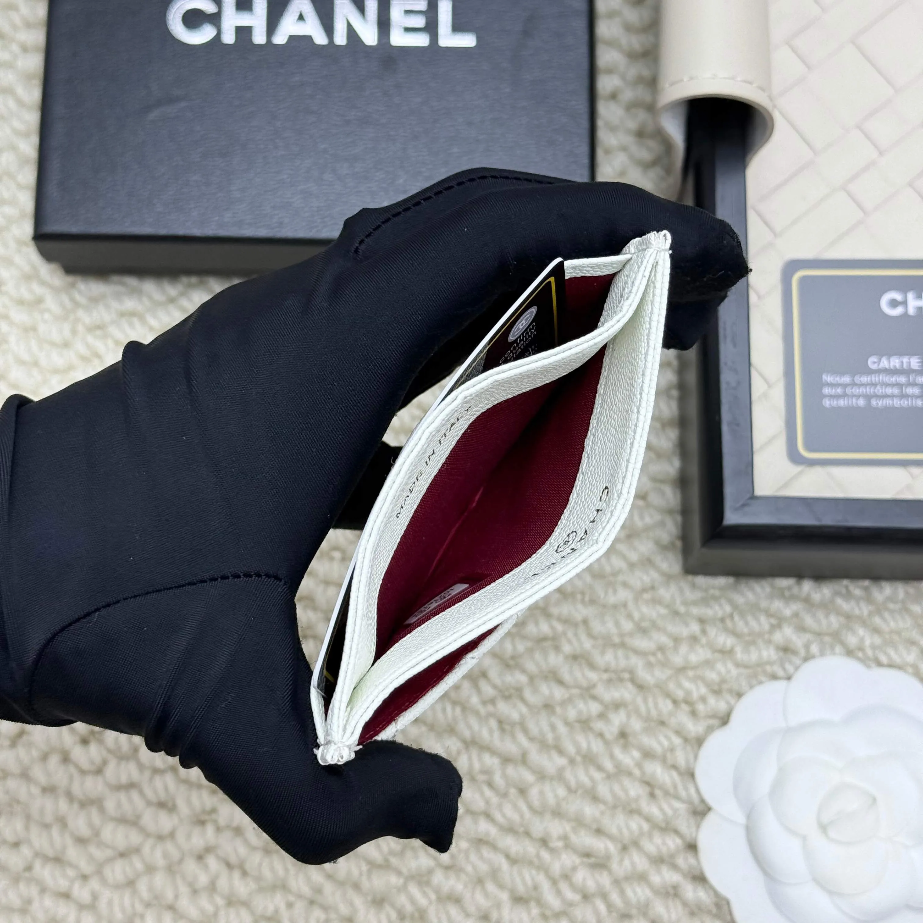 💰110 chanel 2025 new product card holder lambskin, seven card slots, can hold change, imported Italian lambskin + hardware logo, so beautiful, love it. The color is as shown in the picture, easy and fast storage, mini card holder No.: 4472 Size: w11×h10cm